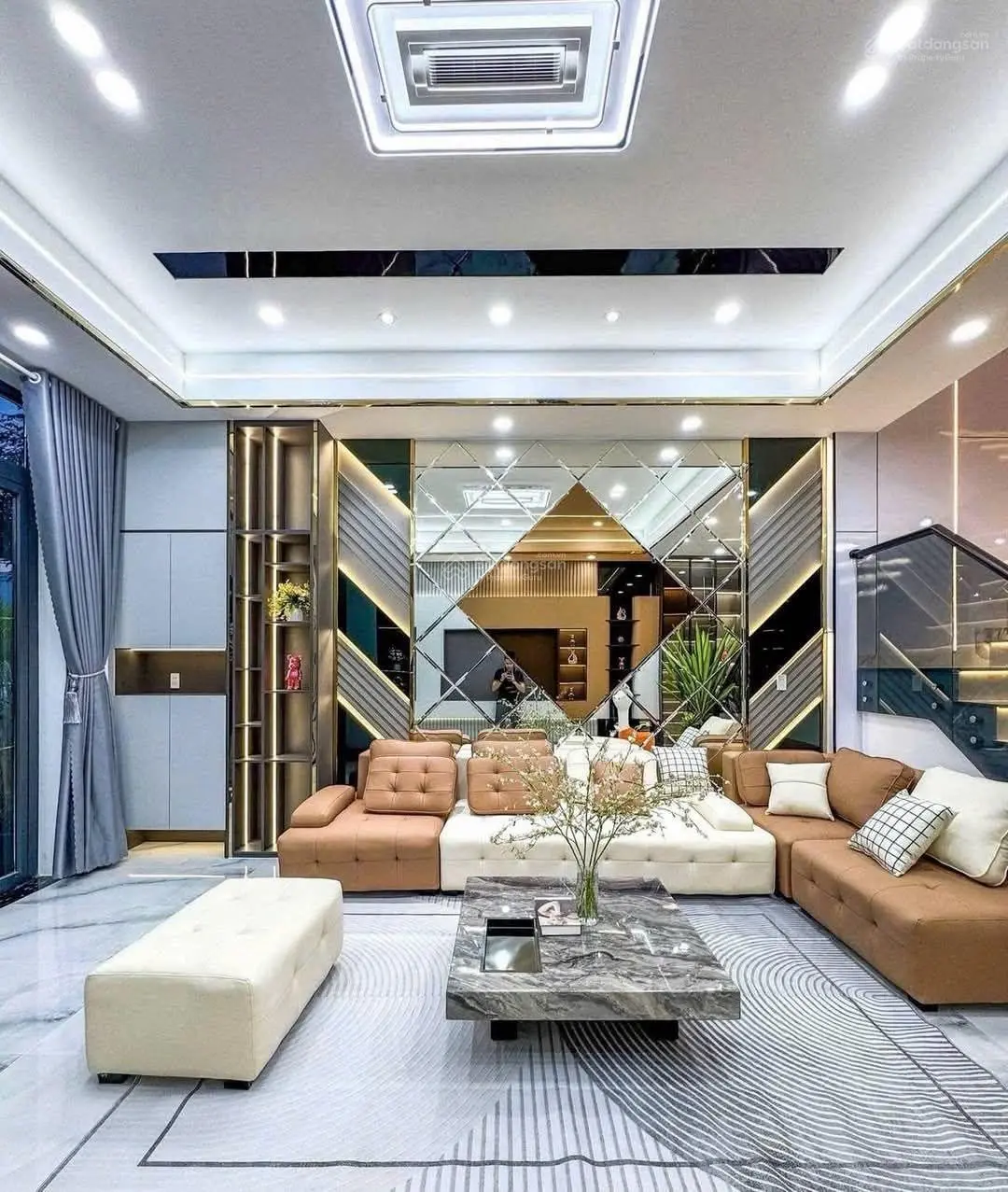 Nhà đẹp giá rẻ,hẻm xe hơi tọa lạc ngay đường Khổng Tử,Hiệp Phú,quận 9.Giá chỉ 4 tỷ 290 tr quá rẻ.