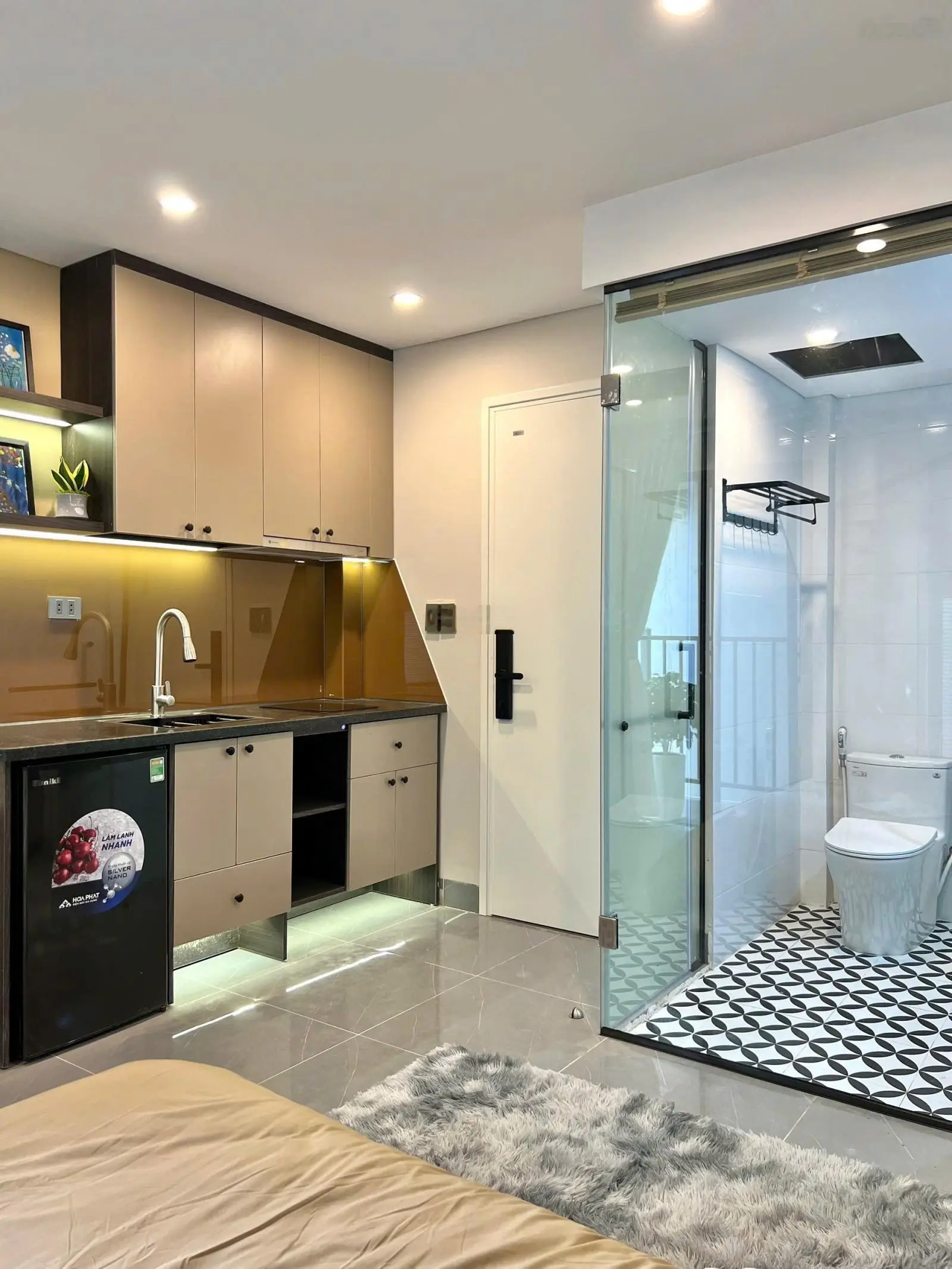 Bán CHDV CC mini, Trần Thái Tông, 60m2, 7 tầng, 18 phòng, dt 75tr/th, ngõ thông 3 gác, ra ô tô 50m