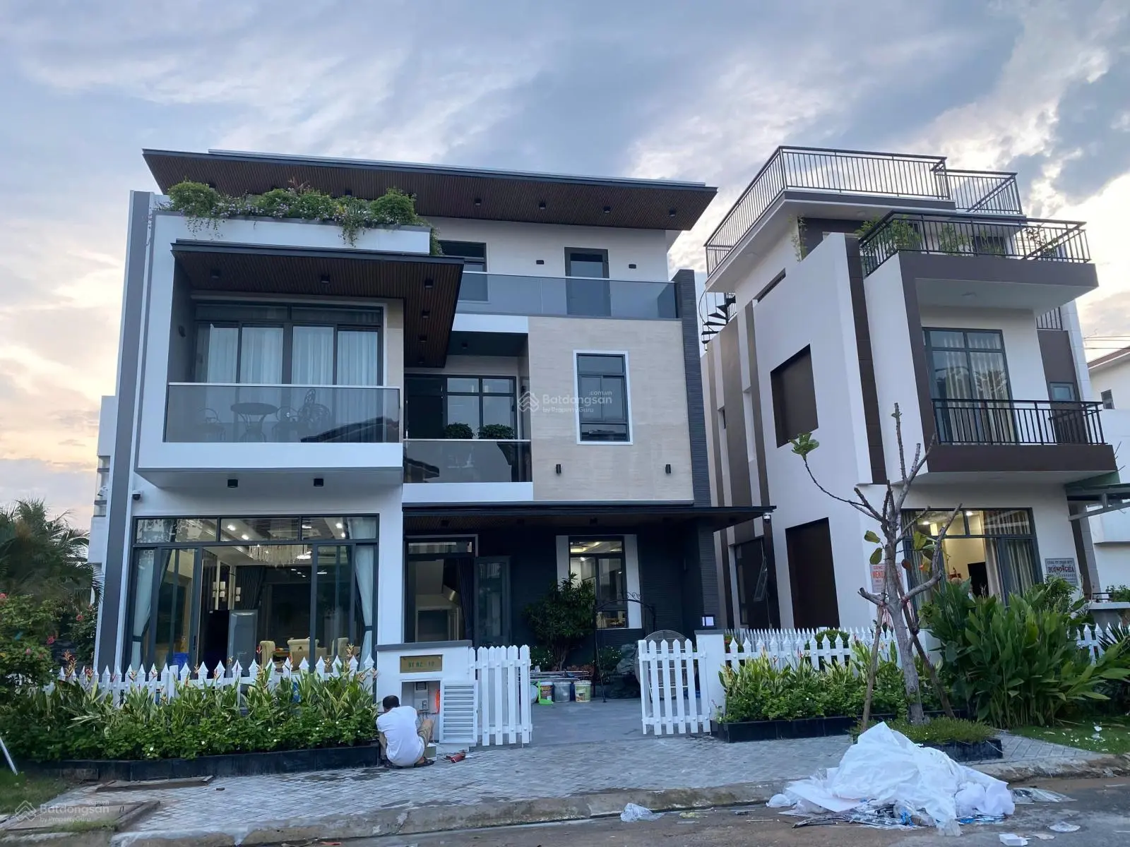 Chính chủ bán căn gốc biệt thự 2 mặt tiền view sông 163m2 giá 2 tỷ 9 công chứng sang tên