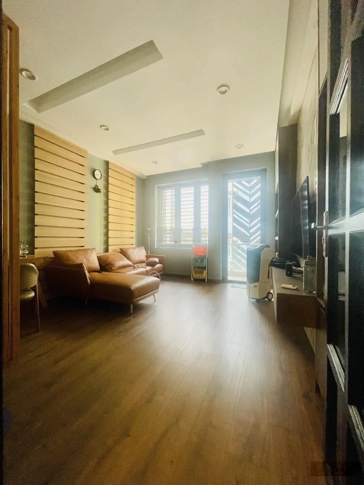 Chú 8 cần bán gấp nhà Cộng Hòa, P. 4, Tân Bình, DT: 56m2, giá 3,360 tỷ (đang cho thuê 18tr/th)