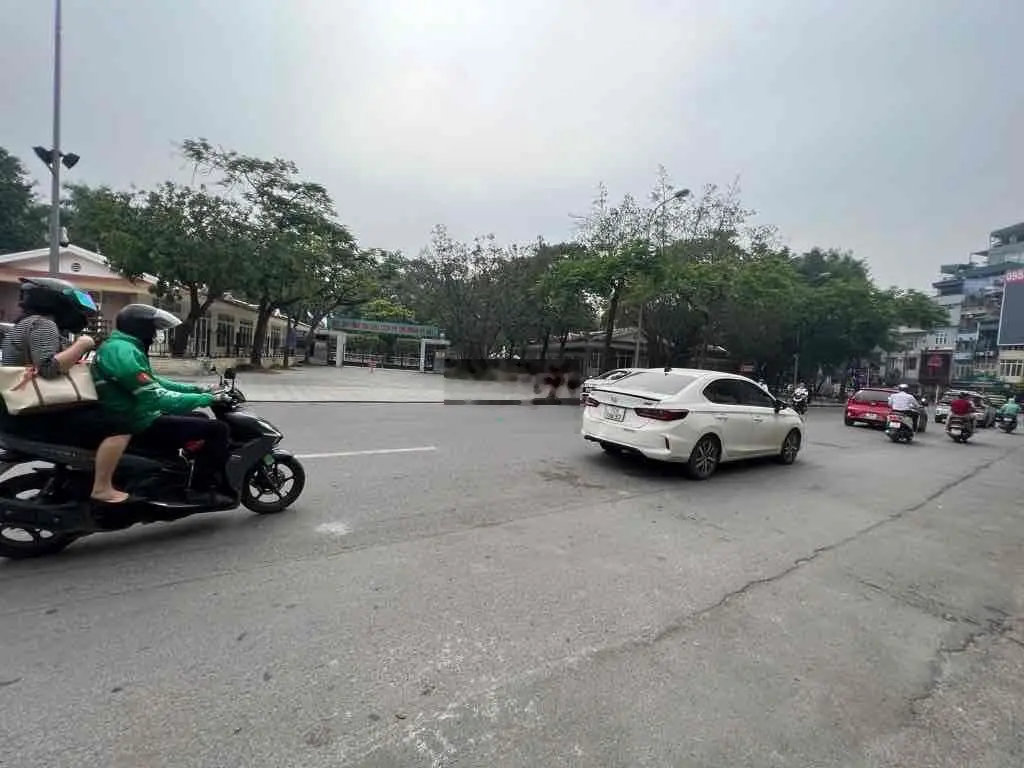 Bán nhà mặt phố Ngọc Hà quận Ba Đình, mặt phố có vỉa hè kinh doanh vip