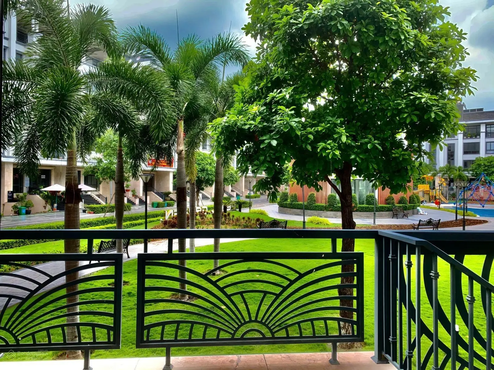 Bán gấp - nhà Vạn Phúc City - 7x22m hầm 4 tầng - view công viên - nhà thô - sẵn sổ hồng