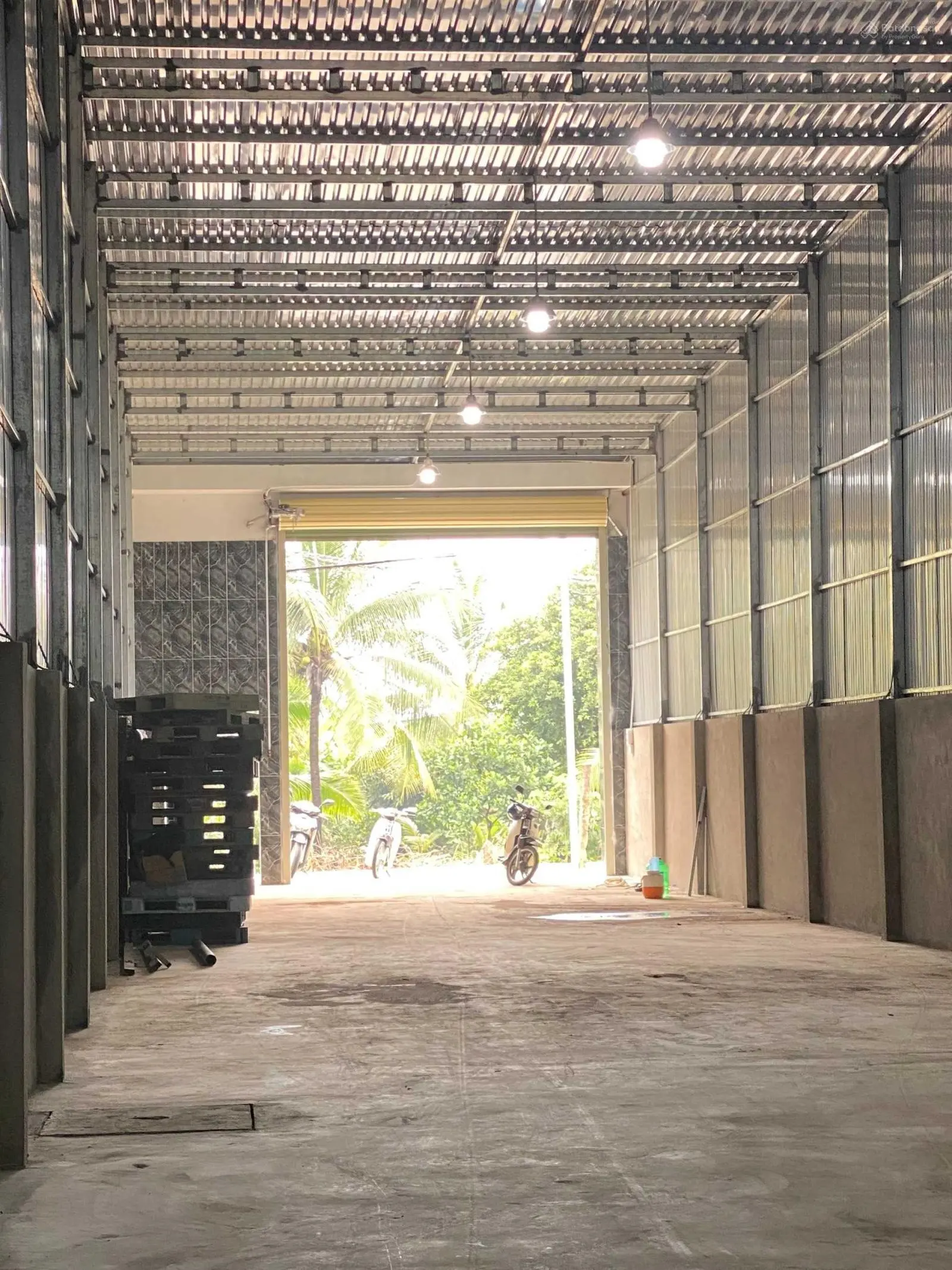 Bán rẻ kho mặt tiền đường nhựa 7m, Bến Lức, Long An DT 385m2 full thổ giá 4.9 tỷ. LH 0901 554 ***