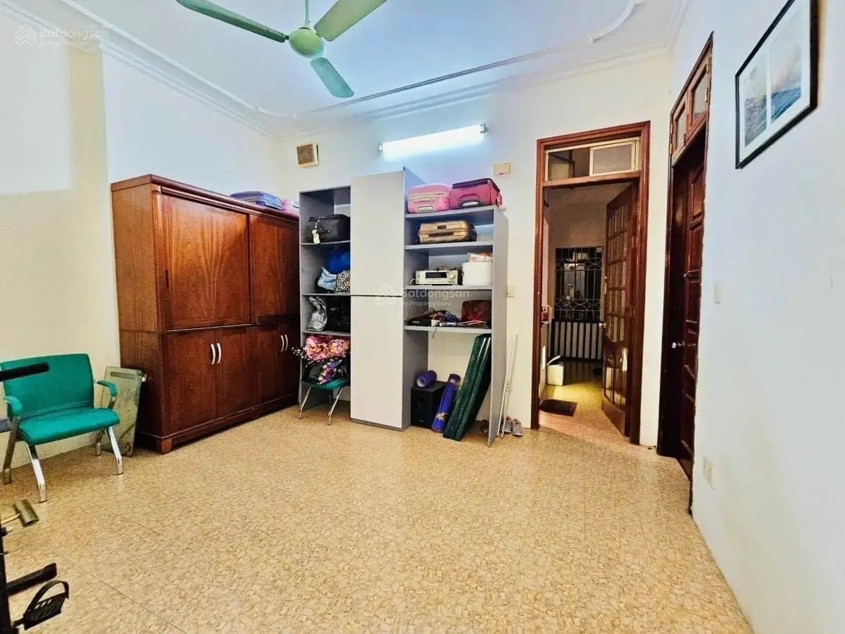 Bán đất phố Tam Trinh 200m2 MT 8m, đường nhựa ô tô tránh vỉa hè, KD sầm uất, 20 tỷ. LH: 0946 387 ***