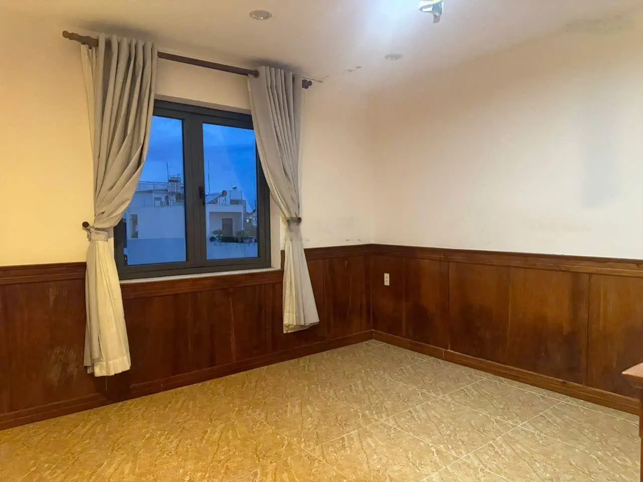 Bán nhà ngay mặt tiền Song Hành, Q12, 106m2, 6tầng, thang máy, mới tiện đầu tư làm karaoke, 17.5tỷ