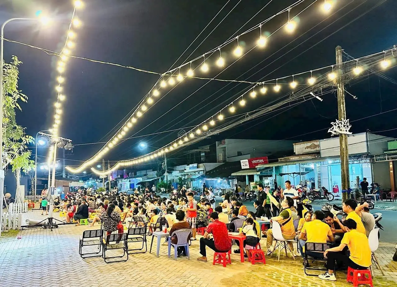 Bán shophouse 3 MT 3 tầng tại TT Tân Trụ - chỉ cần TT 20%= 800 triệu nhận nhà, kinh doanh ngay