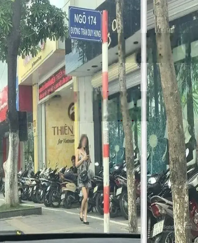 Sốc ! Nhà mặt phố Trần Duy Hưng, Cầu Giấy 88 m 24 tỷ , vỉa hè rộng, kinh doanh đa dạng.