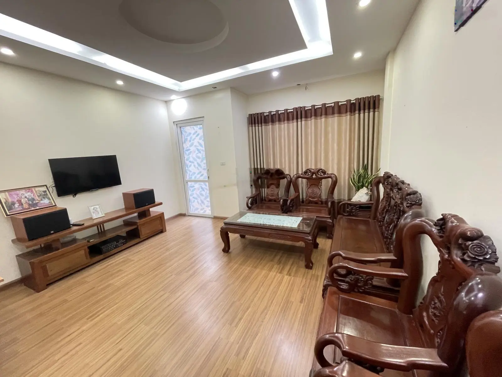 Bán biệt thự LK20 Văn Khê, mặt đường 17m siêu rộng