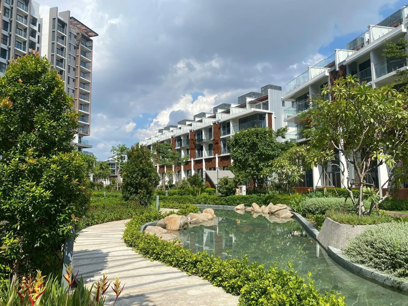 Bán căn Brilliant 112m2 giá chỉ 6.3 tỷ hướng mát view CV, đang có HĐ thuê - Cẩm Tươi - NV CĐT