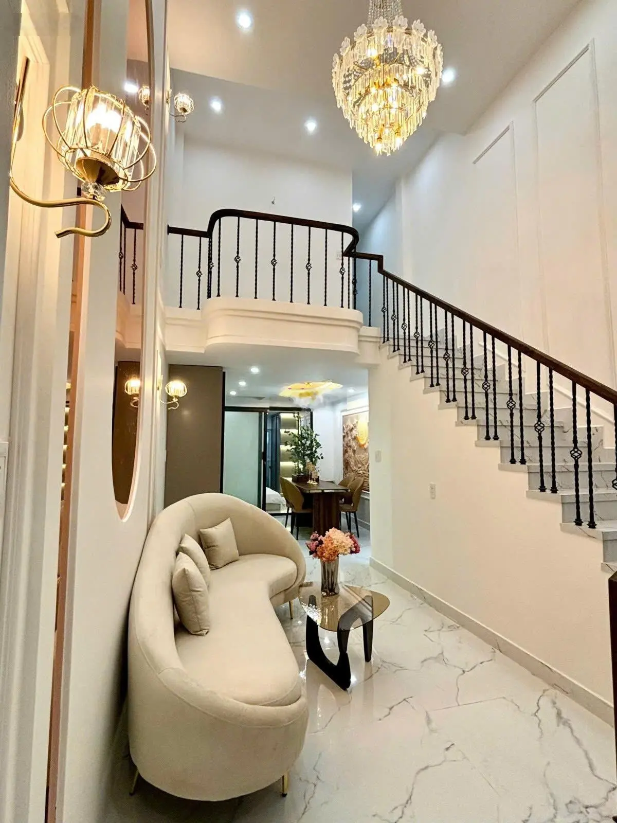 Nhà kiệt Điện Biên Phủ, nhà 2 tầng mới, 2 kiệt trước và sau, nhà mới dọn vào ở ngay