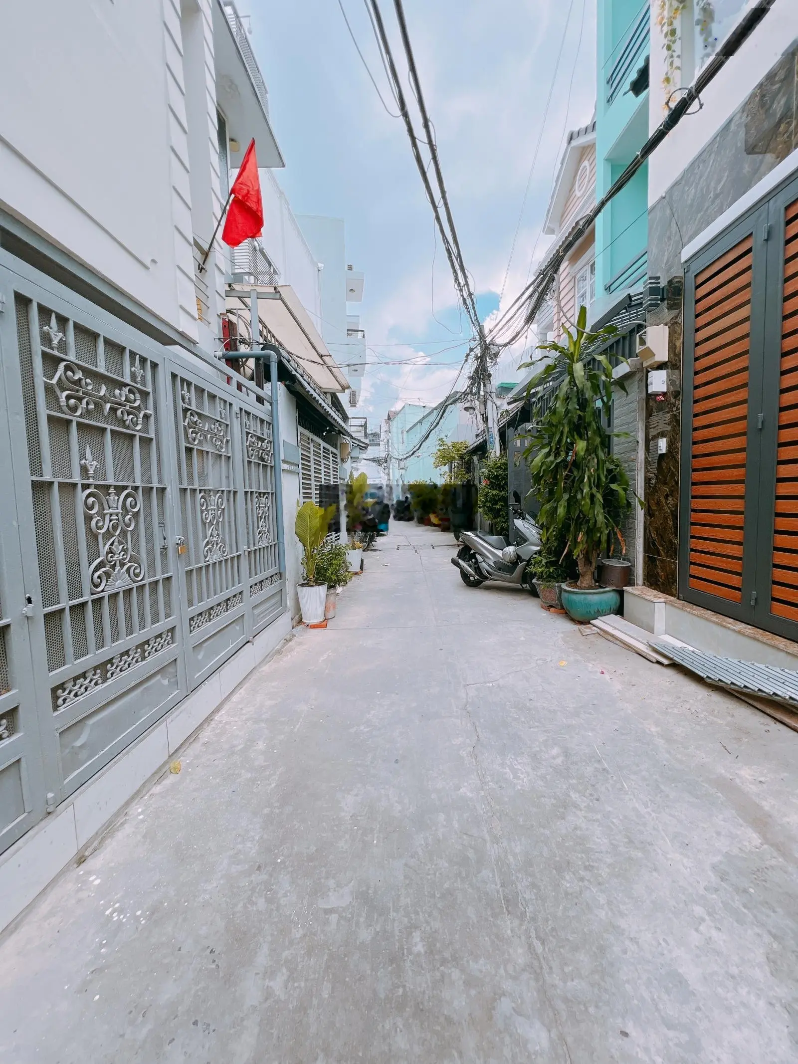 Nhà 2 tầng hẻm oto trung tâm Quận 7 - cách Phú Mỹ Hưng 300m