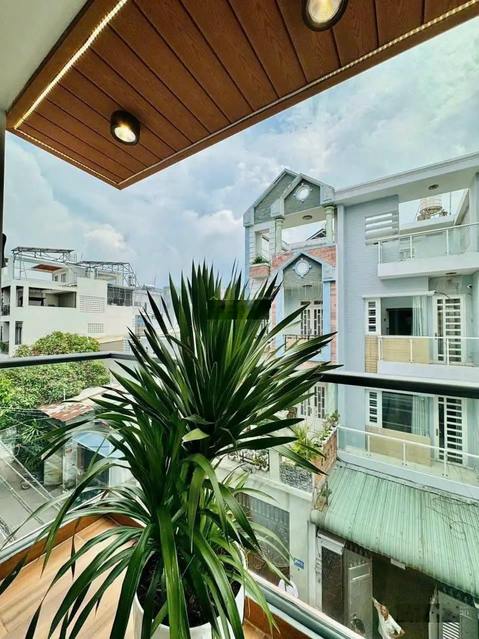 Bán nhà 80m2 Sư Vạn Hạnh, Q10 - Gần Vạn Hạnh Mall. Giá 4 tỷ 850. Xây 1 trệt 2 lầu. Hẻm 6m, sổ riêng