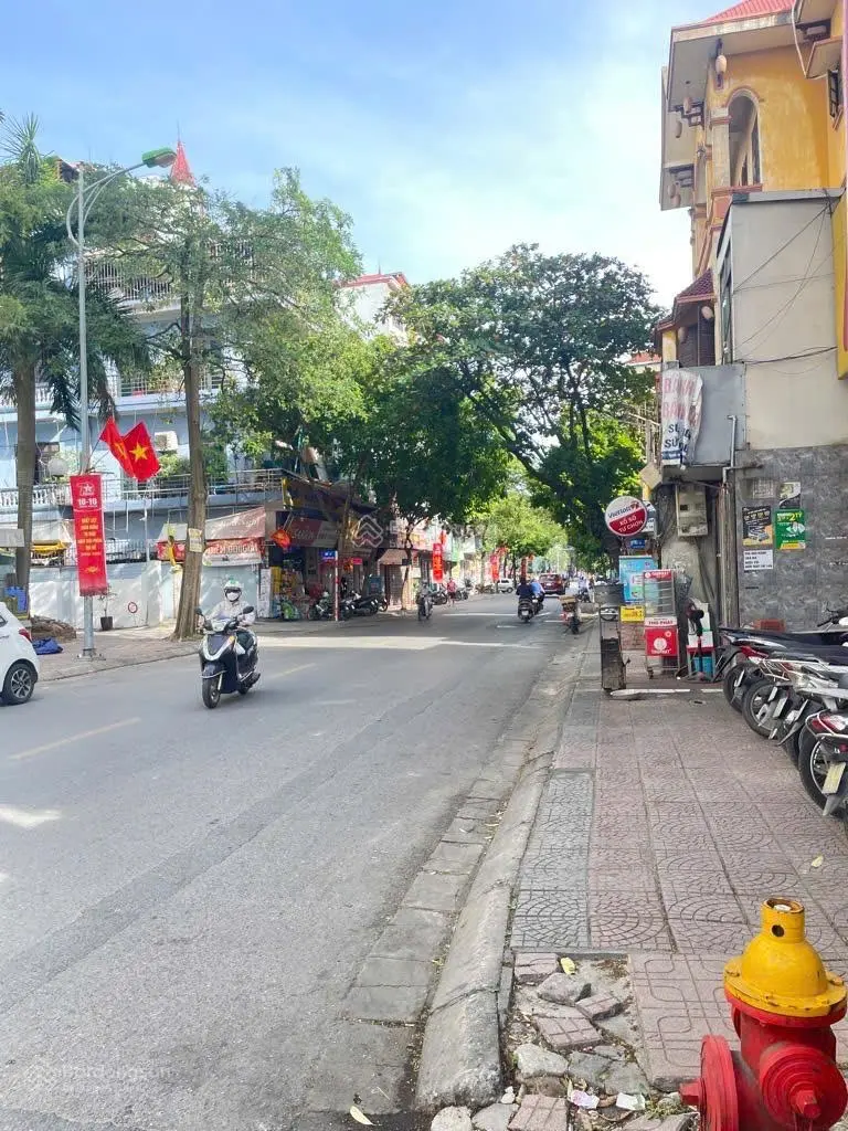 Bán căn góc 2pn 2vs toà CT1 chung cư 45 Nguyễn Sơn - diện tích 83.4m2 sổ đỏ lâu dài