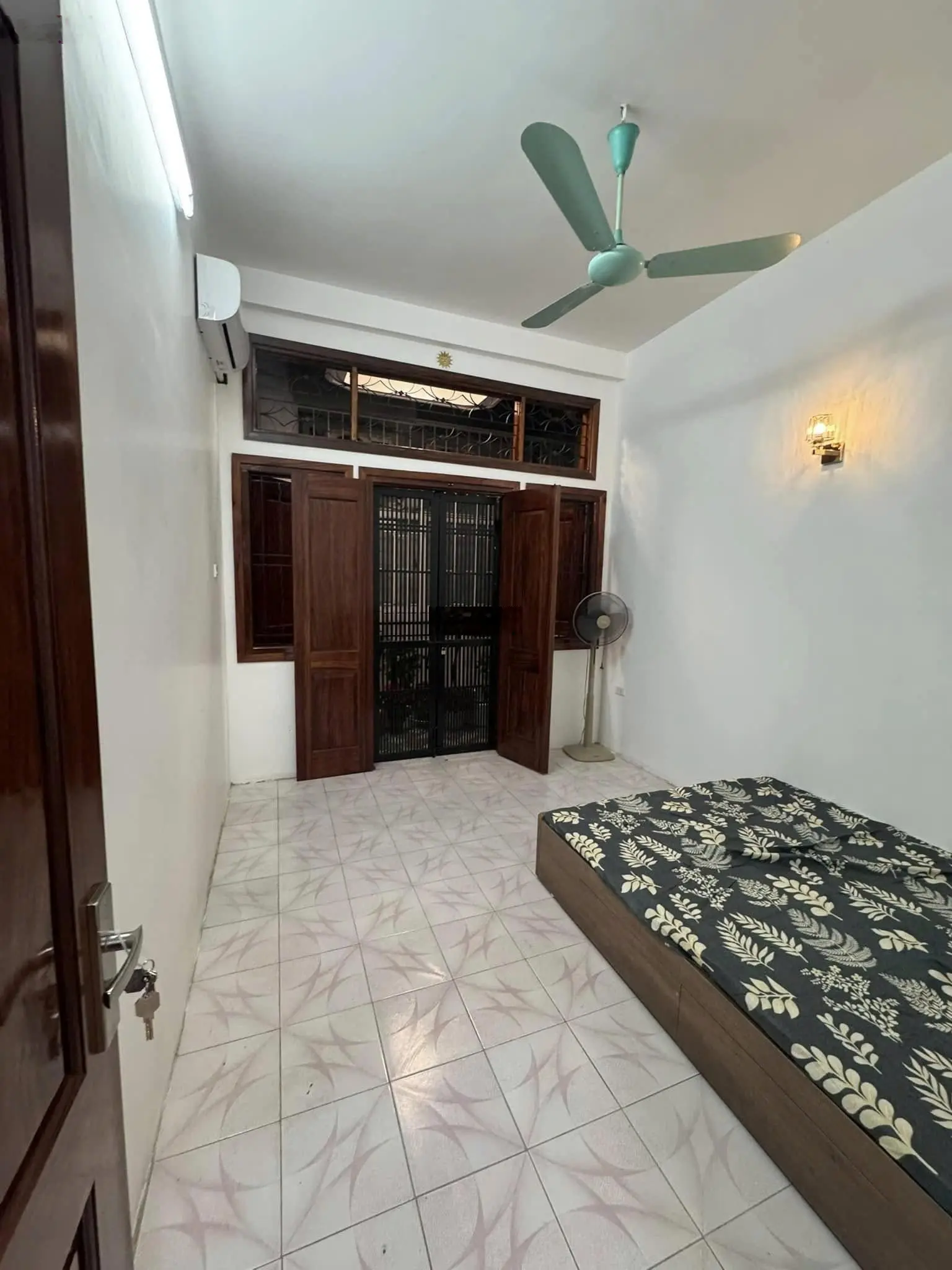 Bán nhà riêng 4 tầng mời đẹp tại đường Láng, Đống Đa, 6,4 tỷ, 32m2, 4PN + 3WC + bếp, giá cực chất