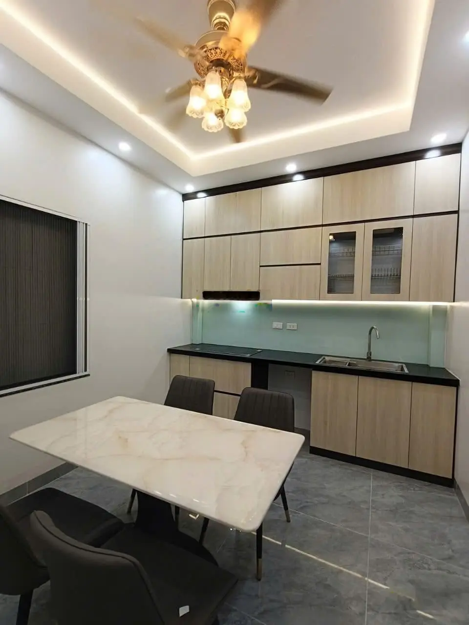 Bán nhà Hoàng Cầu Đống Đa lô góc 3 thoáng,ngõ thông ,ô tô đỗ cửa dòng tiền đỉnh 60m2/5T/5.5MT 14ty