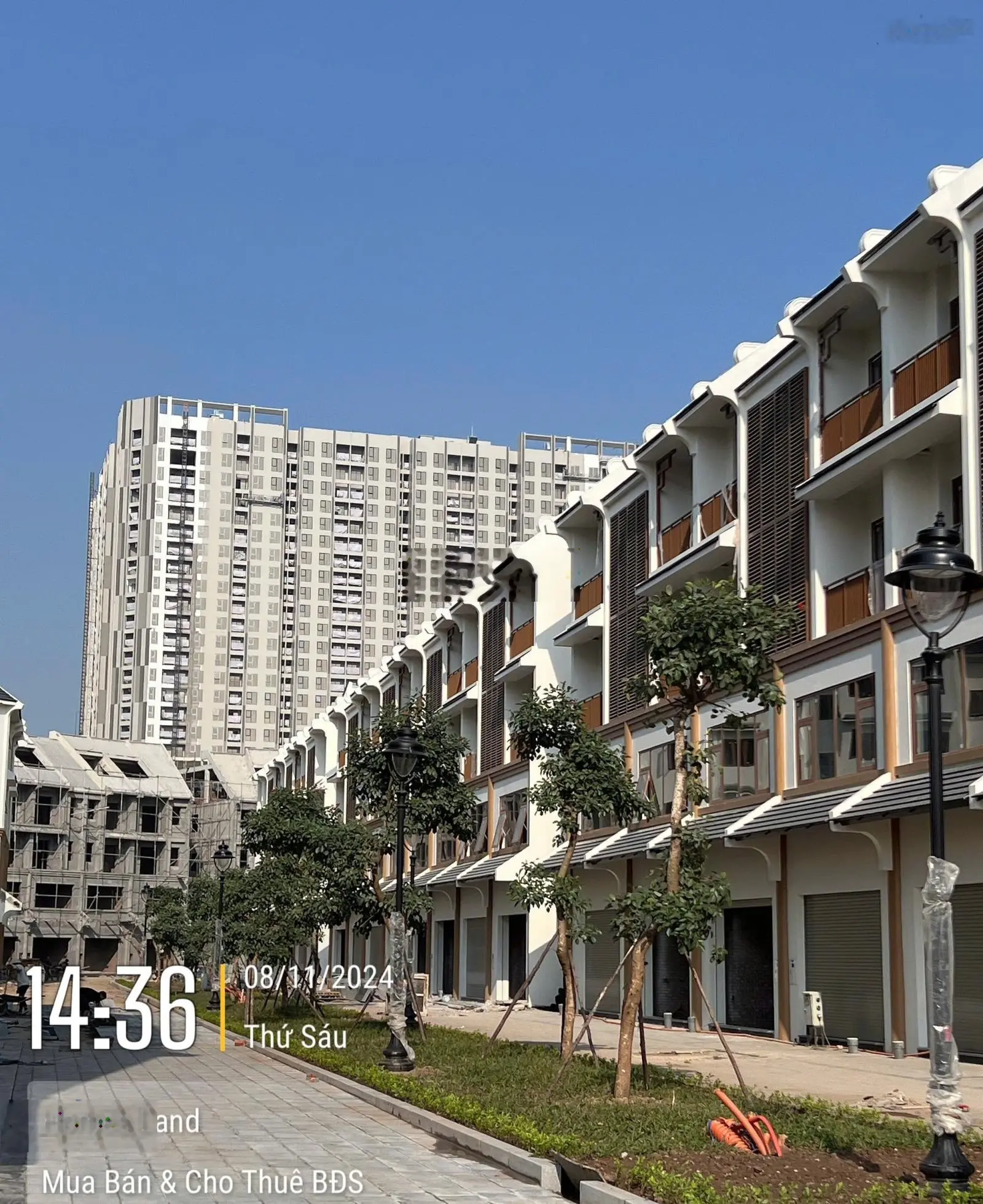 Bán Gấp Căn Liền Kề Cạnh Vành Đai 3.5 & Đường QL 32 Sát 3 Tầng Chung Cư 25 Tầng