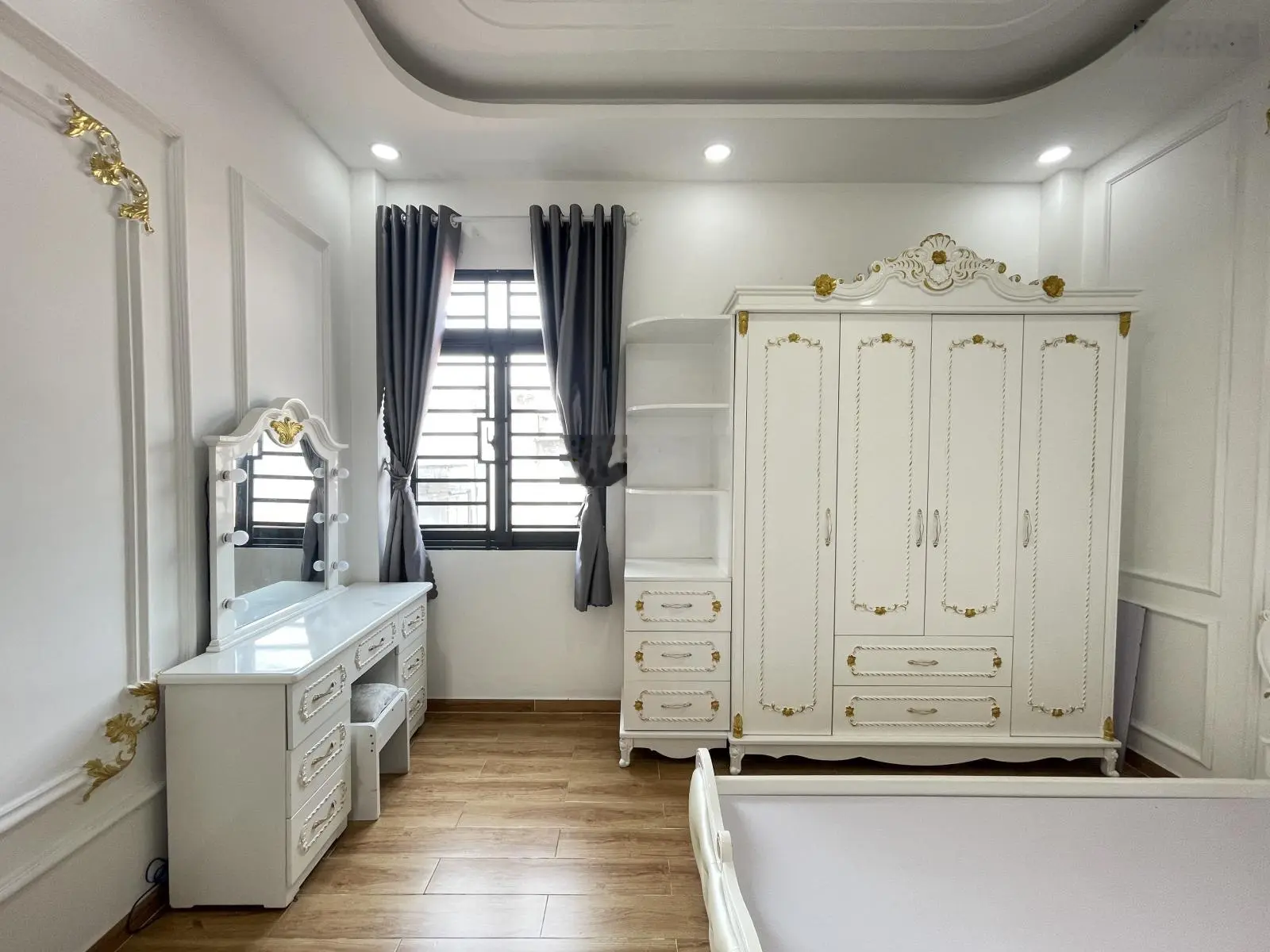 Nhà đẹp 4 tầng đối diện giga mall, full nột thất, ôtô ngủ trong nhà, đường thông đầy đủ công năng
