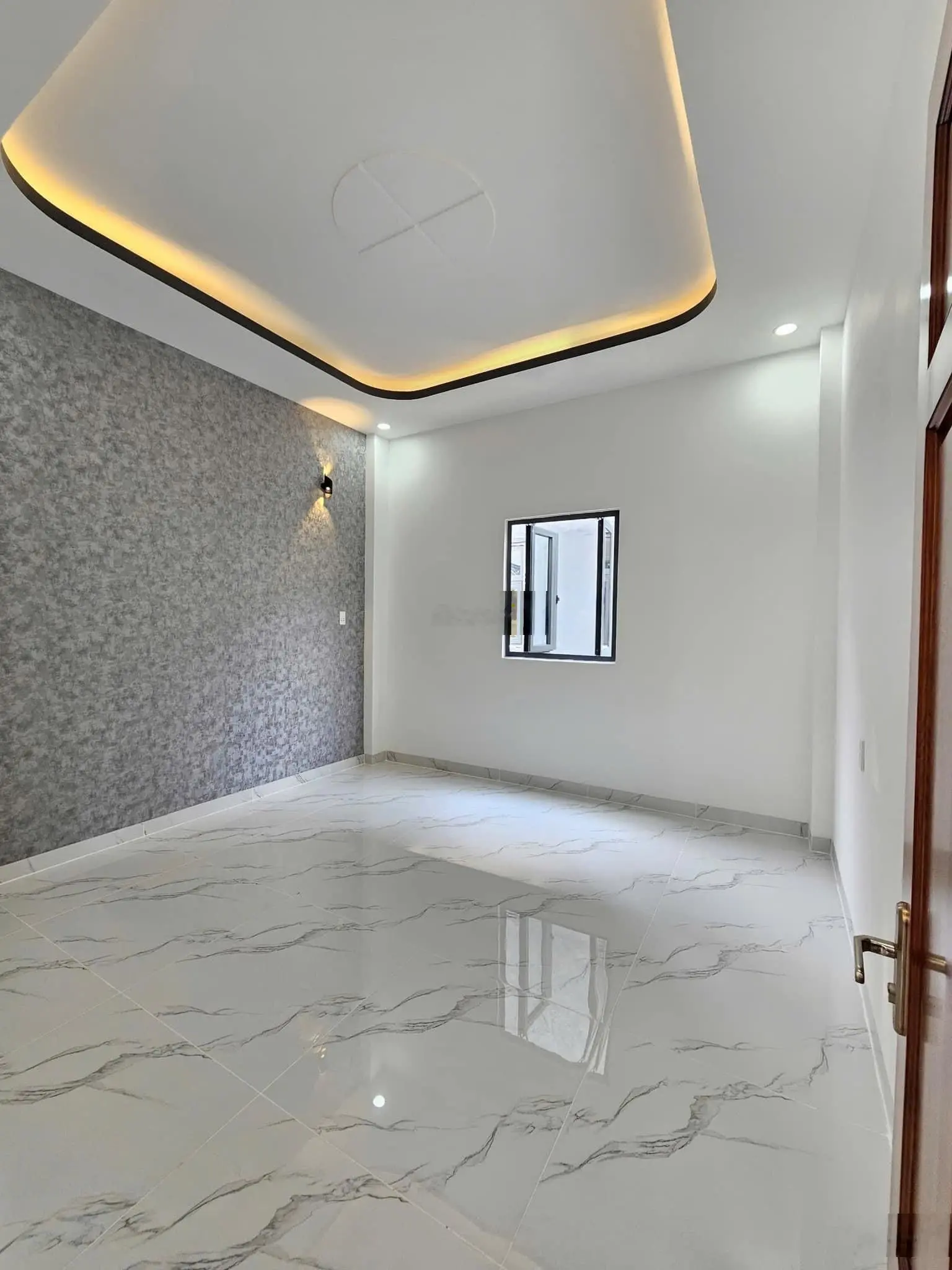 Chỉ từ 3 tỉ nhà hẻm Lạc Long Quân 1 trệt 2 lầu, Cách Đầm sen 300m; đang cho thuê kinh doanh 12tr