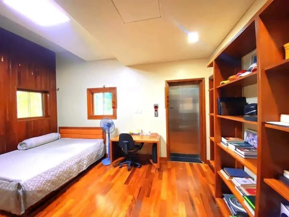 Bán biệt thự KĐT Yên Hòa - Lão Thành Cách Mạng. Dt 160m2, MT 10m. Xây 6 tầng. Thang máy.