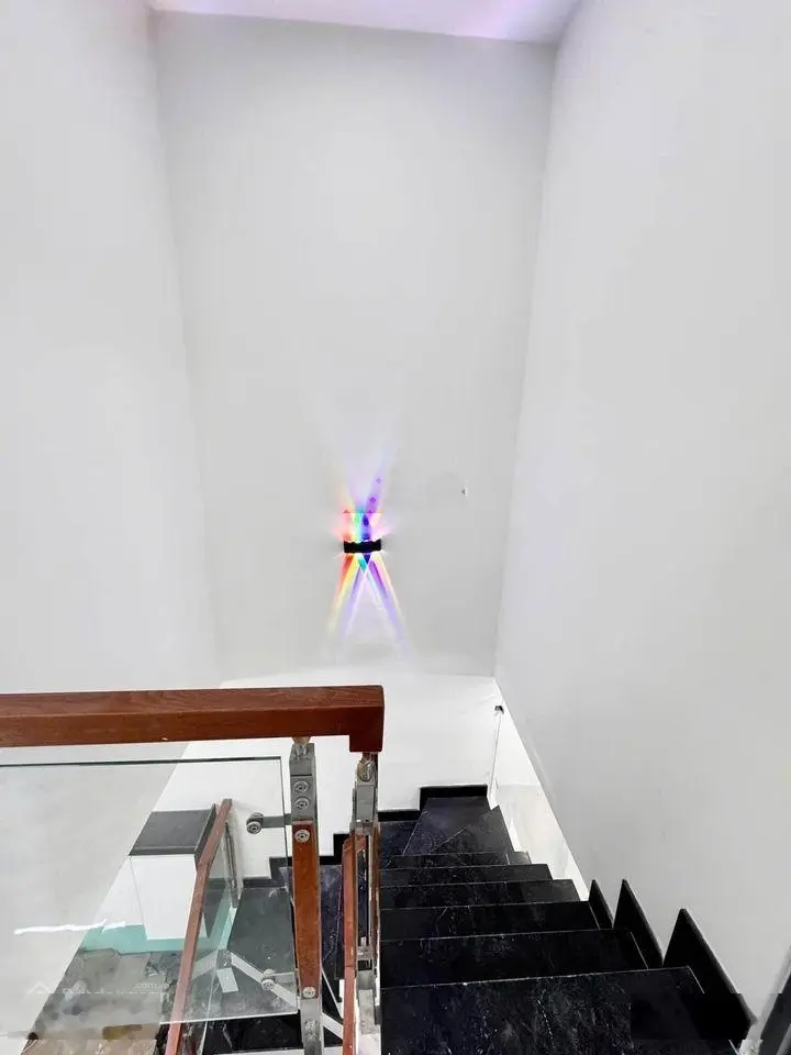 BÁN NHANH NHÀ 5x19=95m2 đường BÀ ĐIỂM 4 gần chợ BÀ Điểm Hóc Môn , buôn bán kinh doanh tốt , sổ sẵn
