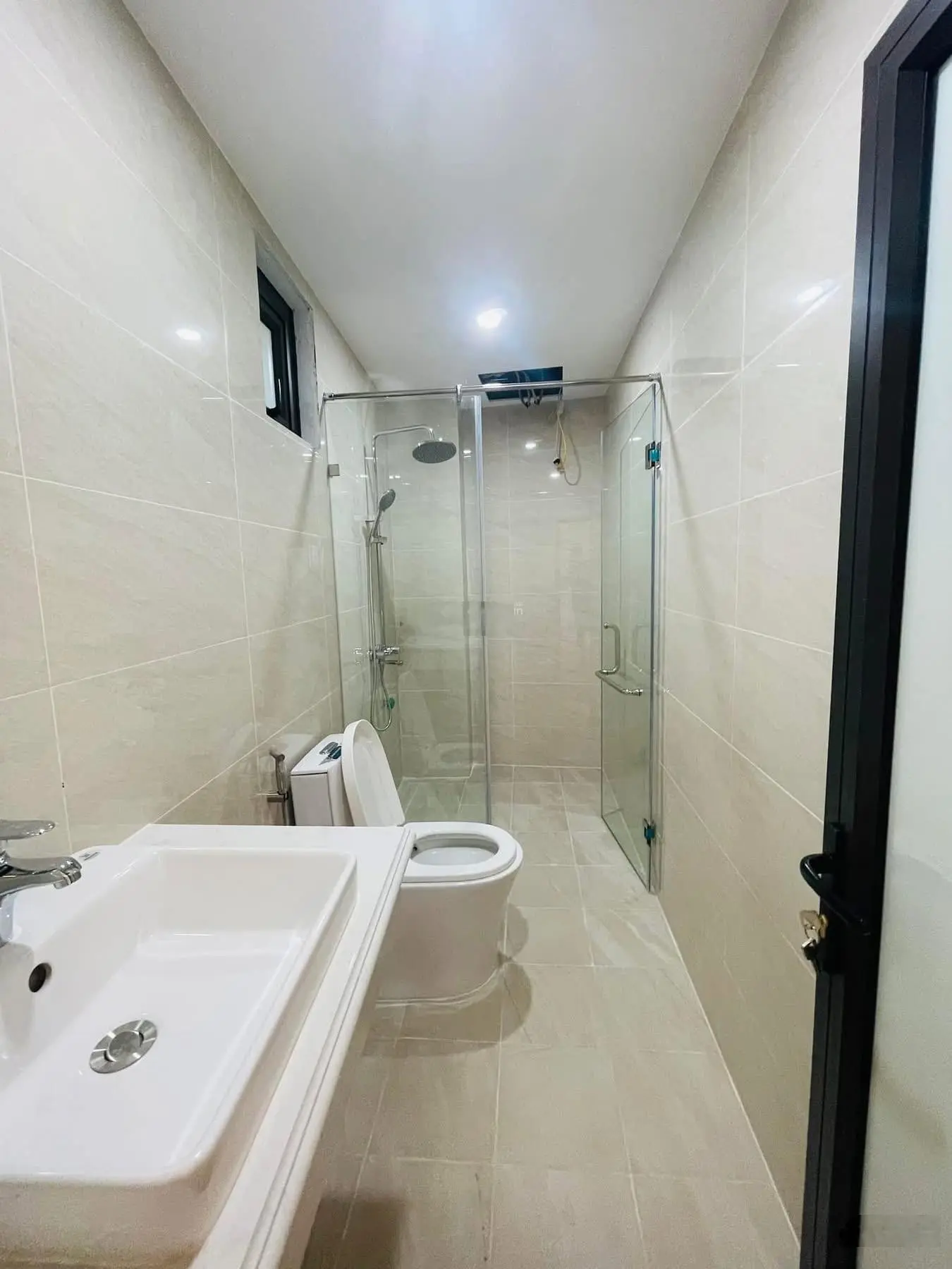 Bán nhà riêng tại Cổ Nhuế, 5,85 tỷ, 31m2, 3PN, 4WC, 5 tầng, pháp lý đầy đủ, ô tô cách 1 nhà