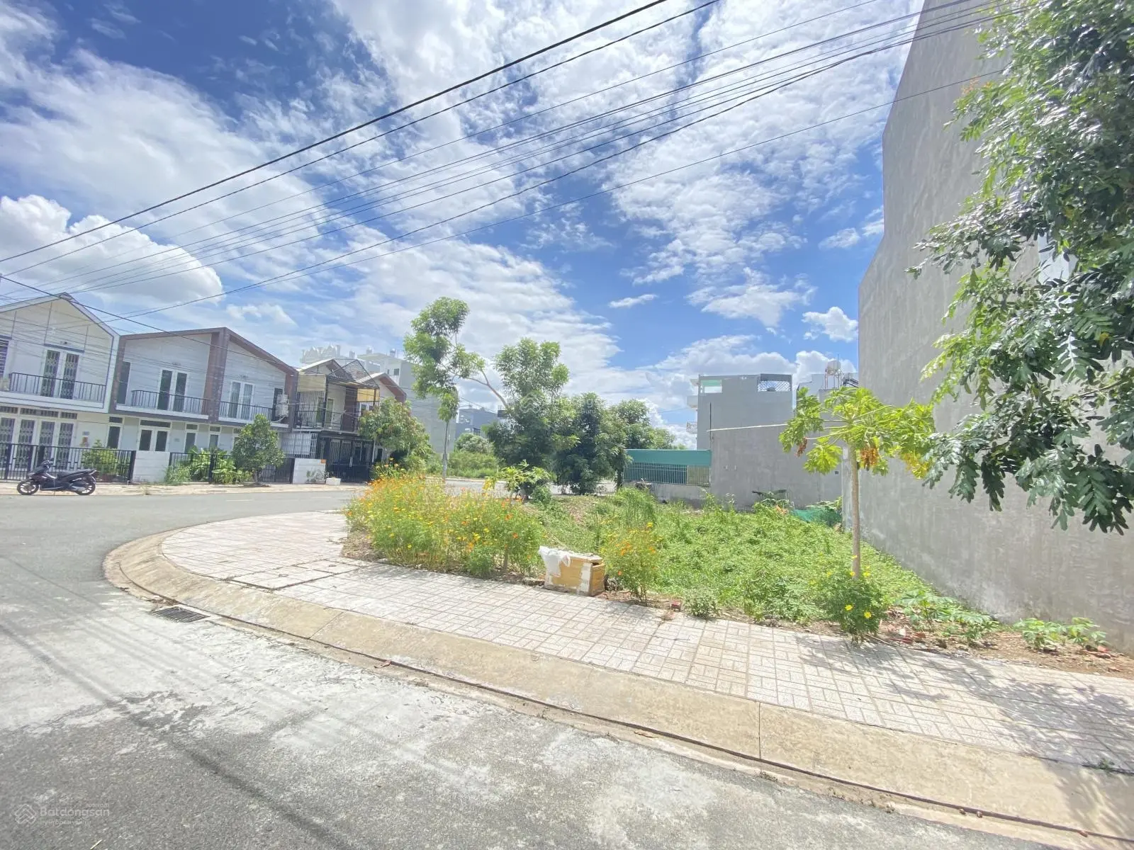 Cát Tường Phú Sinh bán lô góc 2 mặt tiền trục chính DT: 8x14=108m2 SHR vị trí đẹp kinh doanh ạ