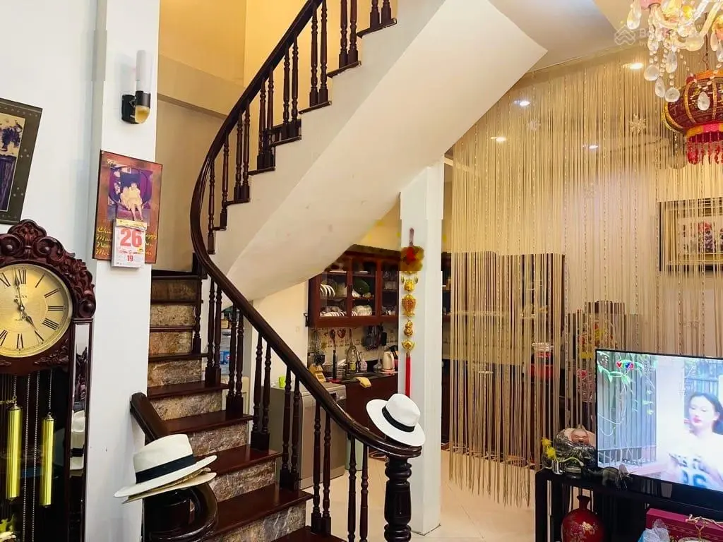 Nhà đẹp - lô góc - phố Nguyễn Sơn - Long Biên - mặt tiền to - nhiều tiện ích - an sinh lý tưởng