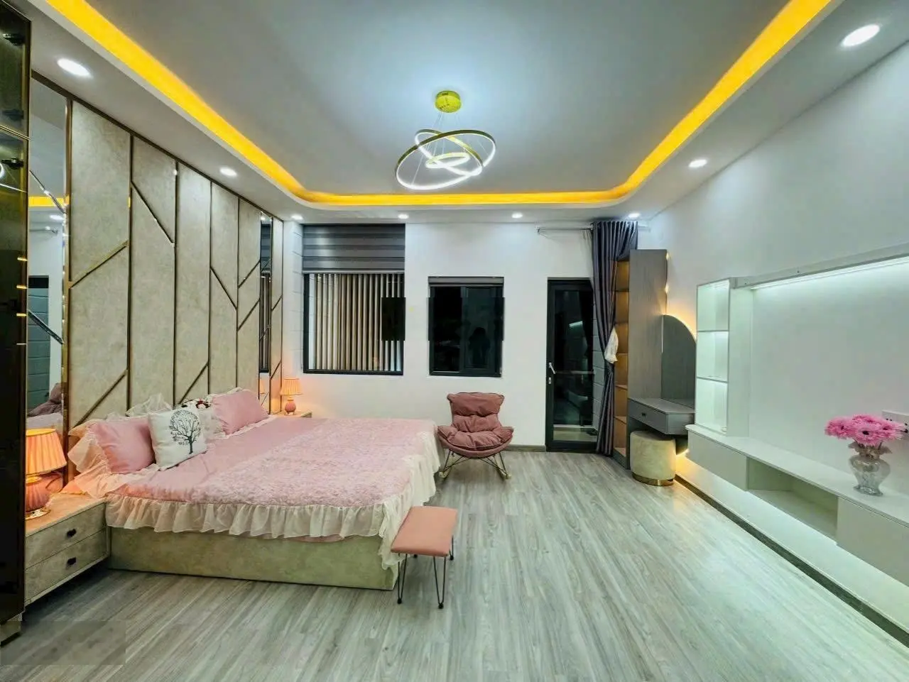 Bán gấp nhà HXH Trần Tuấn Khải - Phường 5 - Quận 5. DT 68m2, 1 trệt 2 lầu. Sổ đẹp