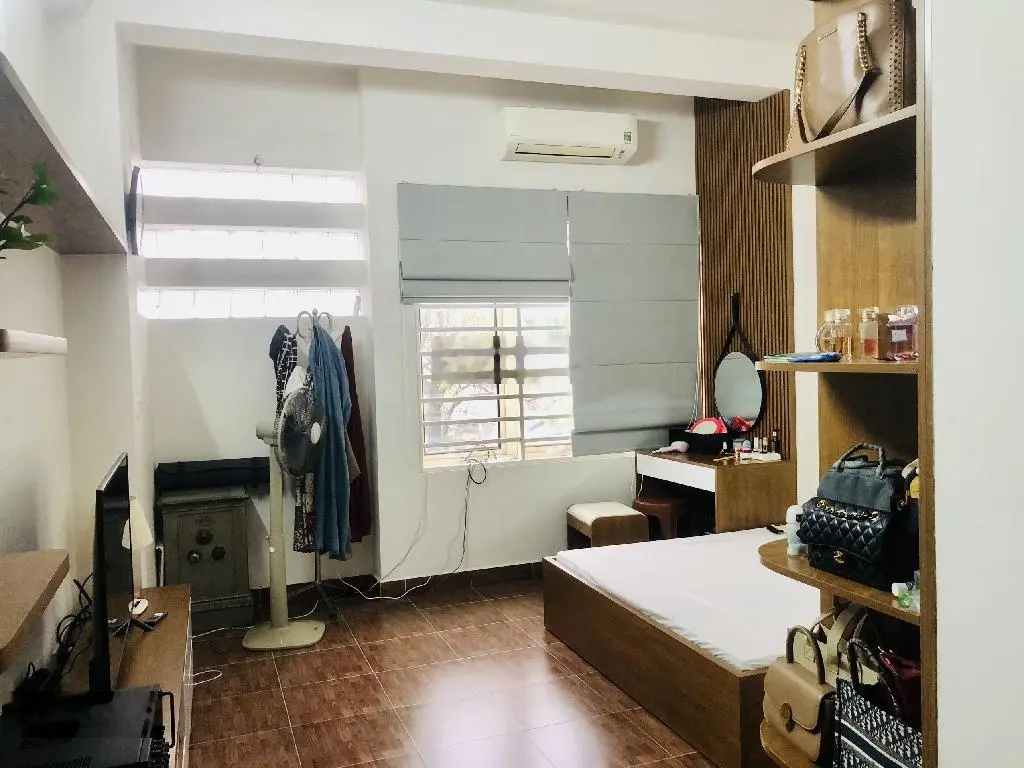 Bán nhà đẹp Hồ Tùng Mậu, view hồ - gara ô tô vỉa hè - thang máy, 74,2 m2, giá 19.5 tỷ