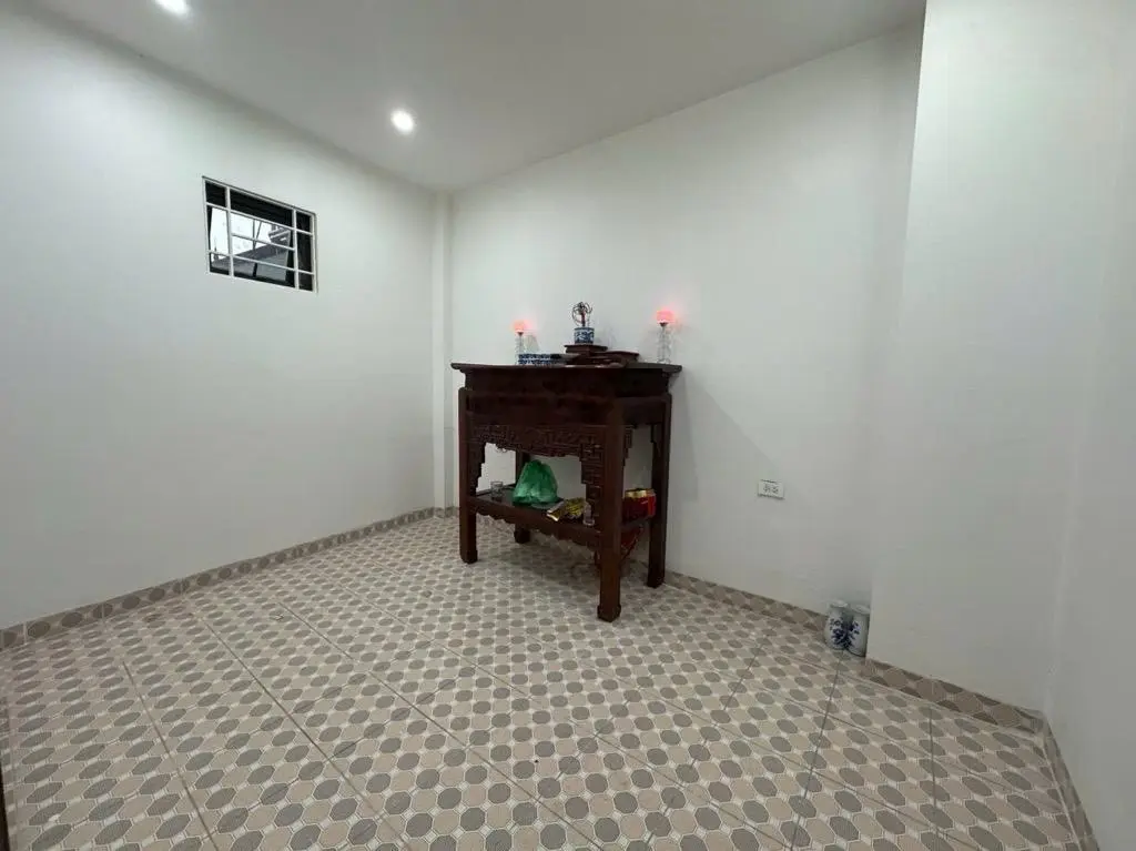 Chính chủ bán nhà riêng phố việt hưng.long biên.hơn 6 tỷ.ôtô tránh 10m.hàng xóm vinhomes riverside