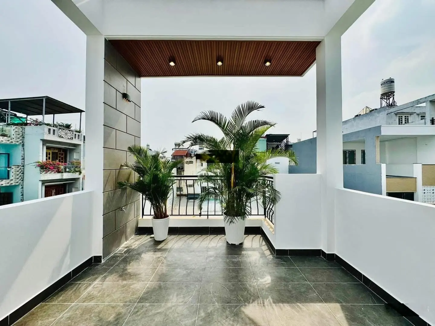 Cô chú chủ nhà cần bán nhà Võ Thị Sáu, Q3, sẵn HĐ thuê KD tốt 18tr/th, 72m2, sổ hồng riêng