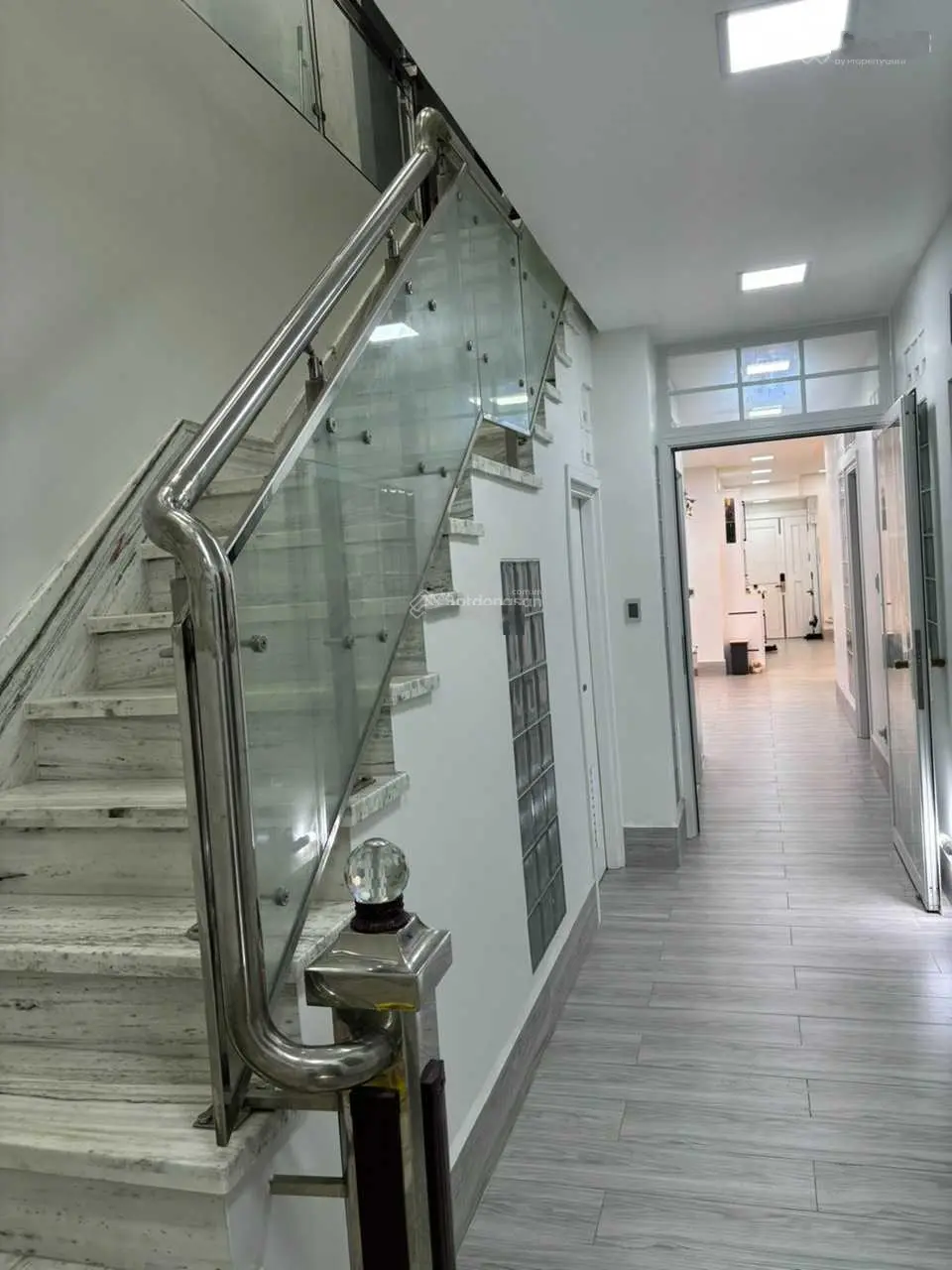 Bán căn hộ Satra Eximland, penthouse thông tầng, 4PN, 5WC, 344m2, full nội thất, SHR, giá 16 tỷ 5