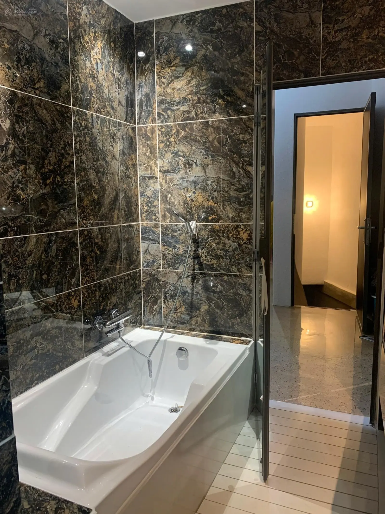 Bán nhà hẻm xe hơi sát MT đường Huỳnh Văn Bánh, P. 11, Q. Phú Nhuận. 115.5m2, 3 tầng. Chỉ 17.8 tỷ