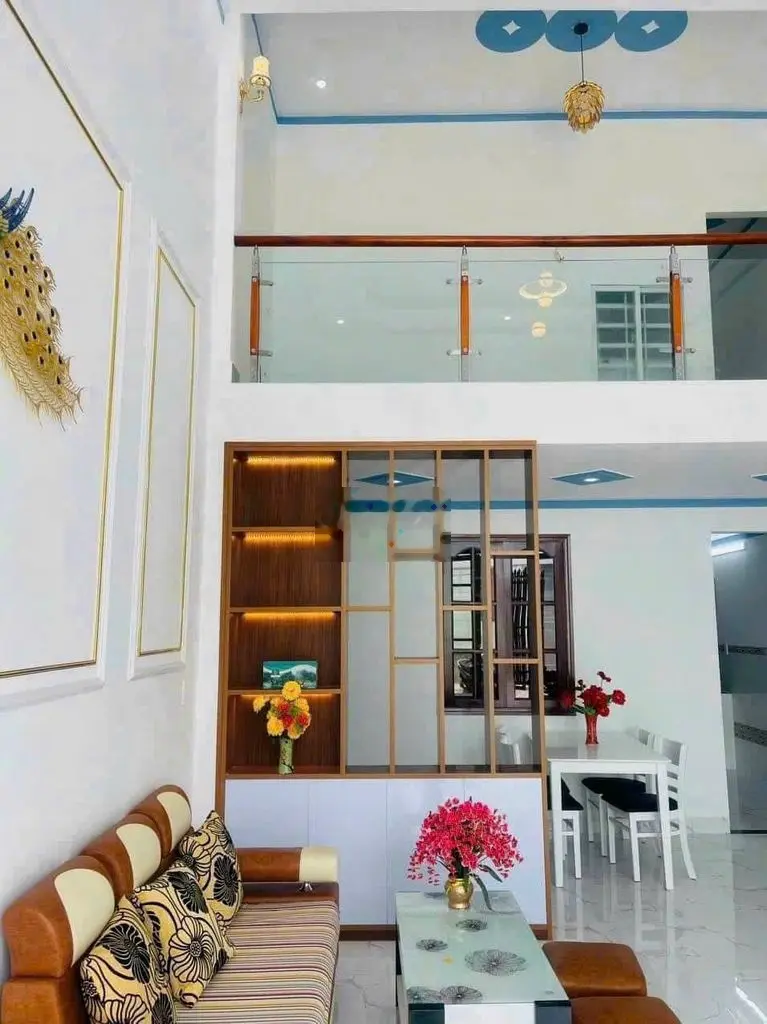 Định cư bán nhà THPT Tân Túc giấy tờ đủ giá 780 triệu tặng nội thất