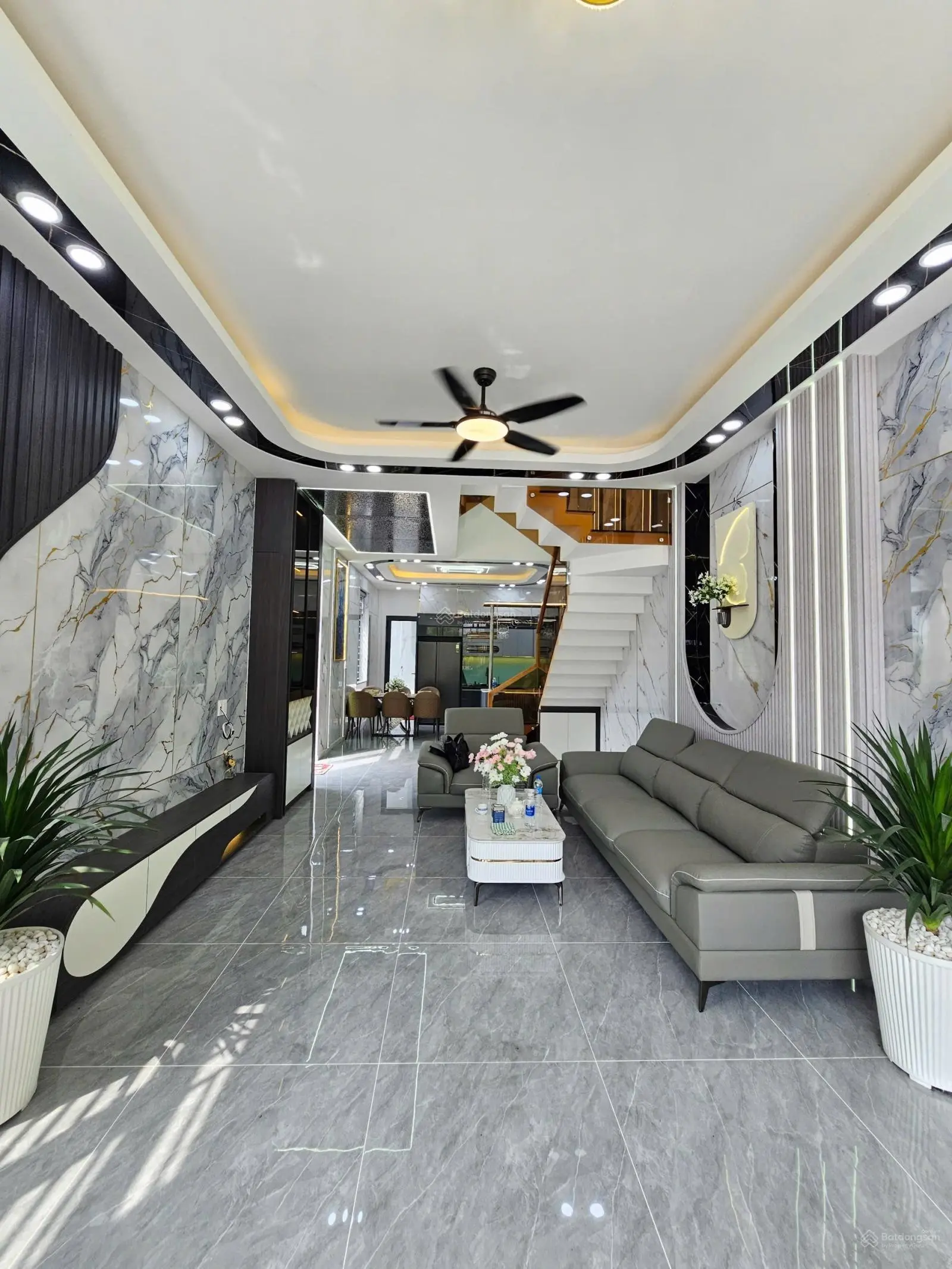 Căn Góc 2 Mặt Tiền: 6Tỷ800_92m2 Nhà 1 Trệt 2 Lầu Full Nội Thất KDC Phú Hồng Thịnh 8, TP.Thuận An