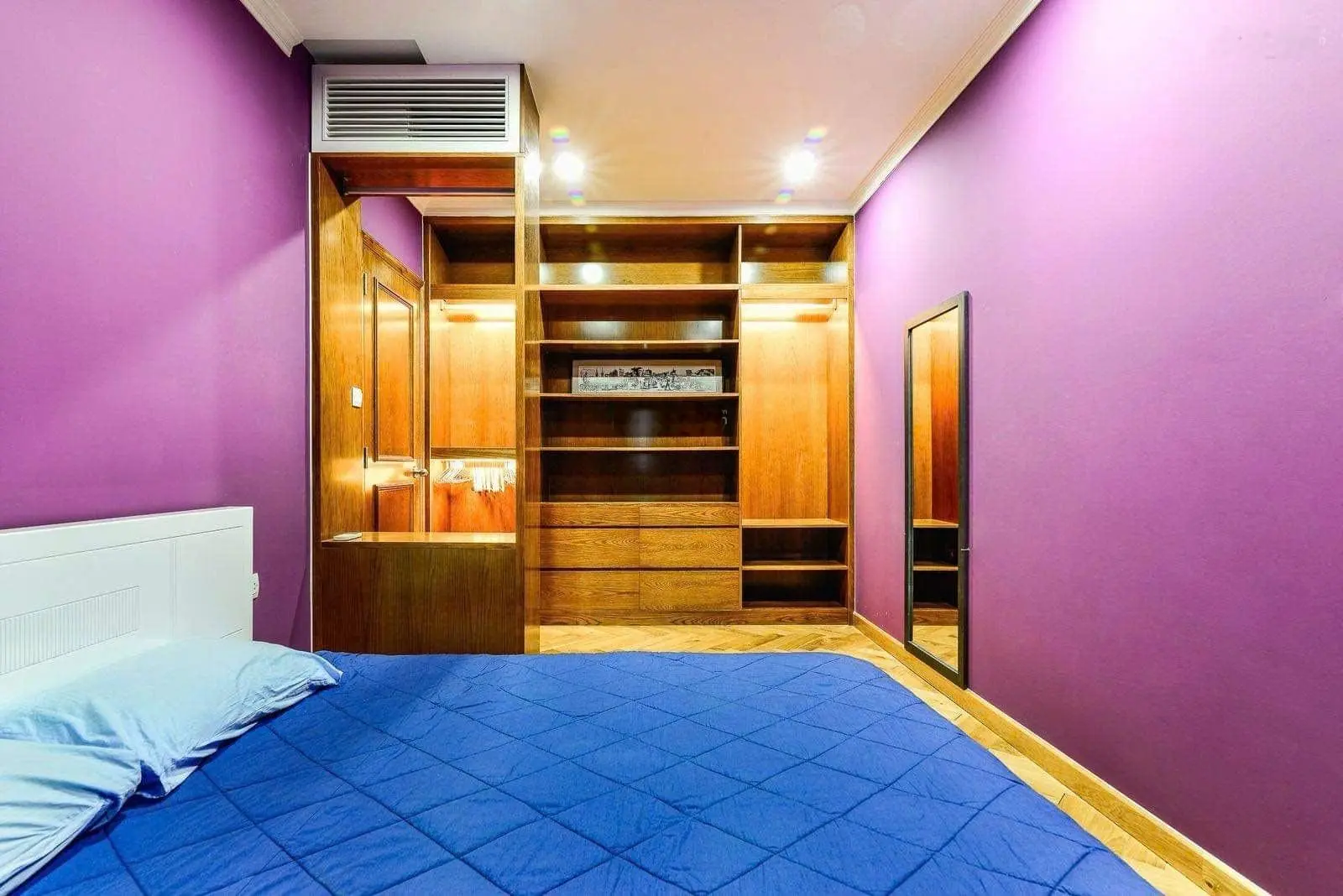 Bán chung cư có sổ hồng 79m2 chỉ có khoảng 76tr/m2 tại Icon 56. Cho thuê 19 triệu. Tầng cao Nhà đẹp
