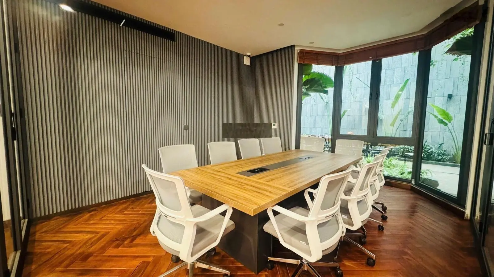 Biệt thự sân vườn phố đội cấn -gara. ô tô ,hồ cá koi nội thất hoàng gia dt 356m chỉ 99tỷ