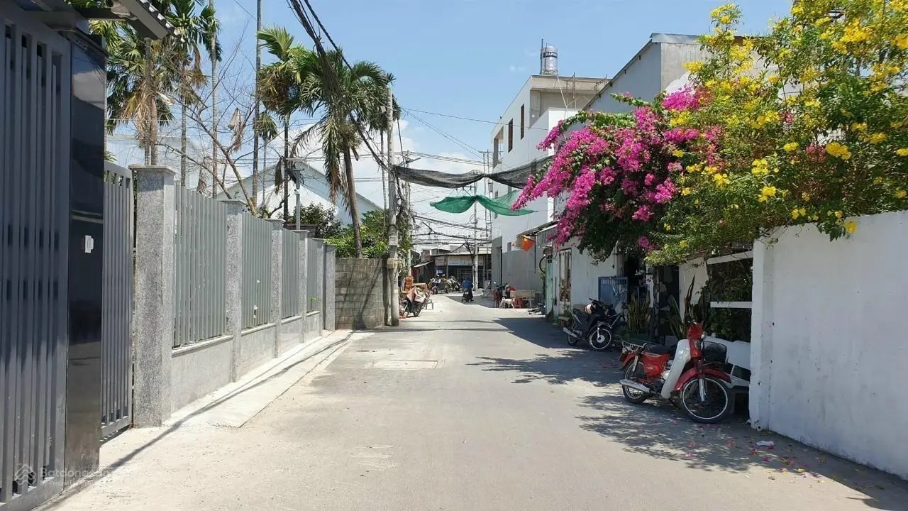 Bán 04 lô đất thổ cư DT: 5m x 24m cách đường Phan Văn Hớn 100m gần ngã 4 Bà Điểm QL 1A