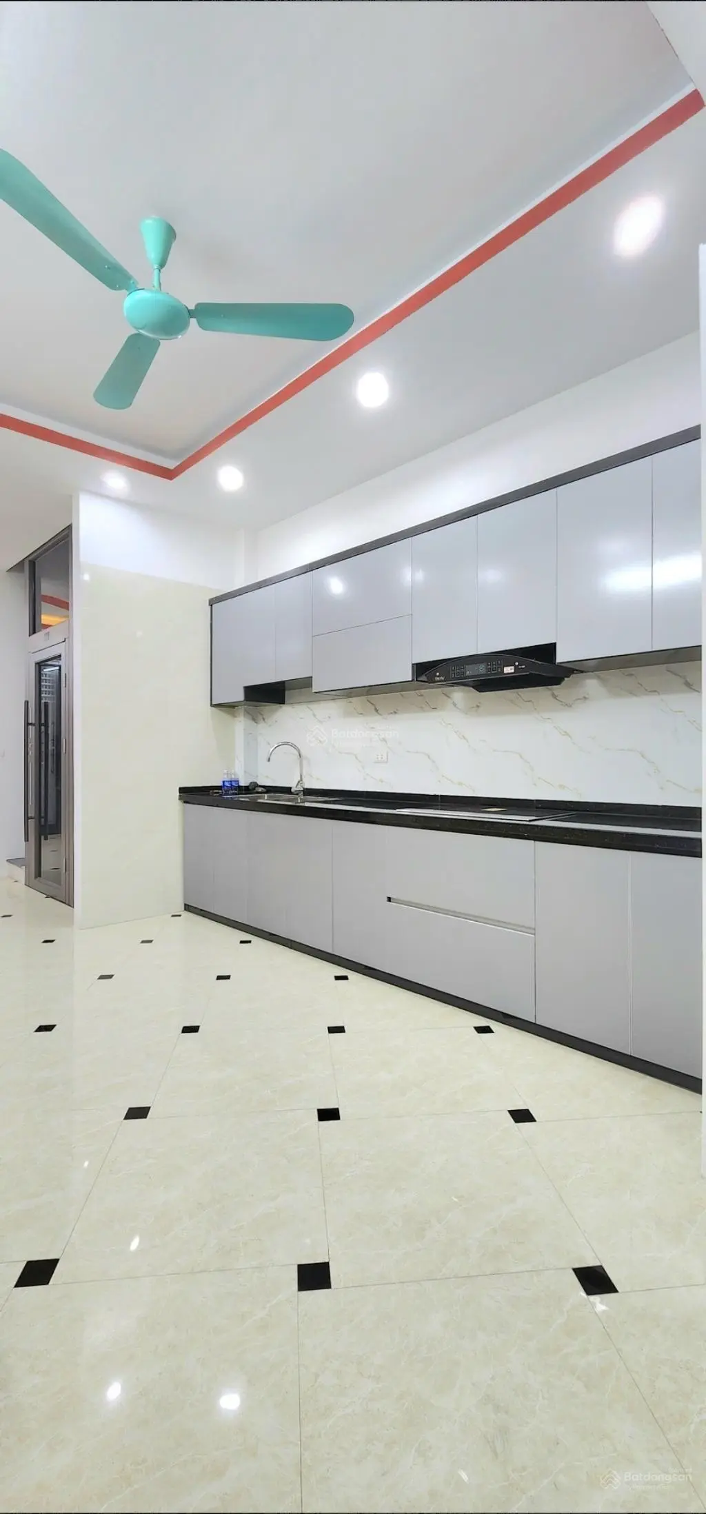 Nhà phố Lê Quý Đôn. Ngõ thoáng đẹp, gần phố. Có thang máy, phù hợp cho đại gia đình