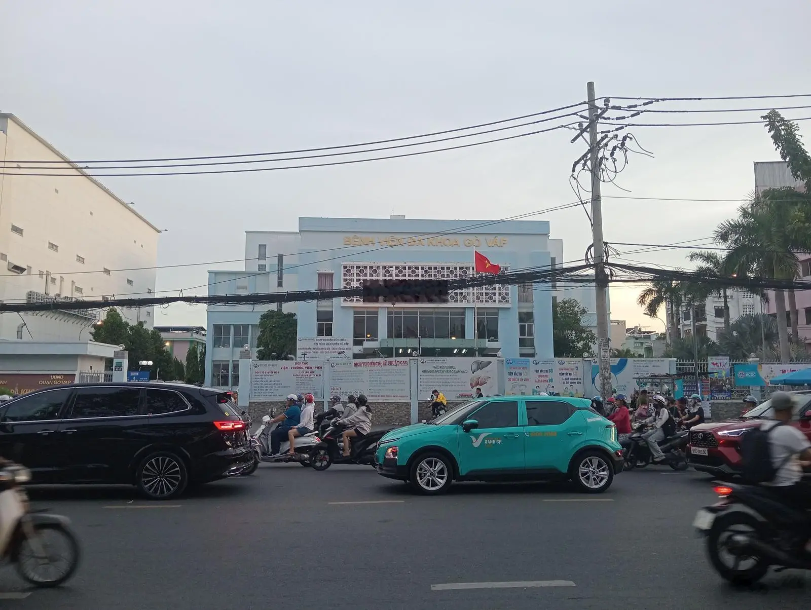 Nhà chính chủ 4x10 - 2 Tầng BTCT - SHR sát Co.op Mart Quang Trung