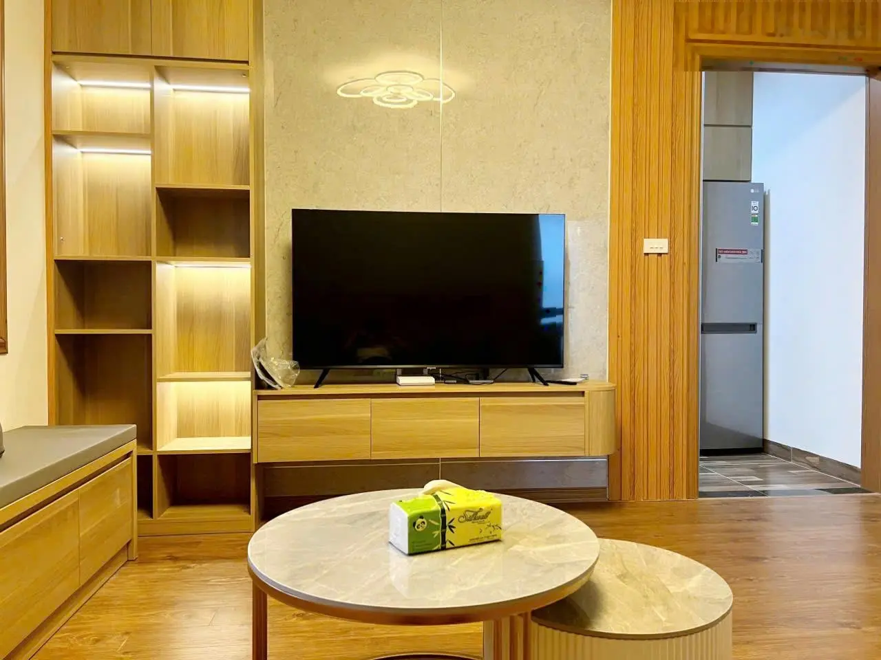 Chuyển nhượng căn hộ góc 2 mặt thoáng 2 ngủ 2 WC, view hồ tại Bạch Đằng TPHD, 1.7tỉ 0979 020 ***