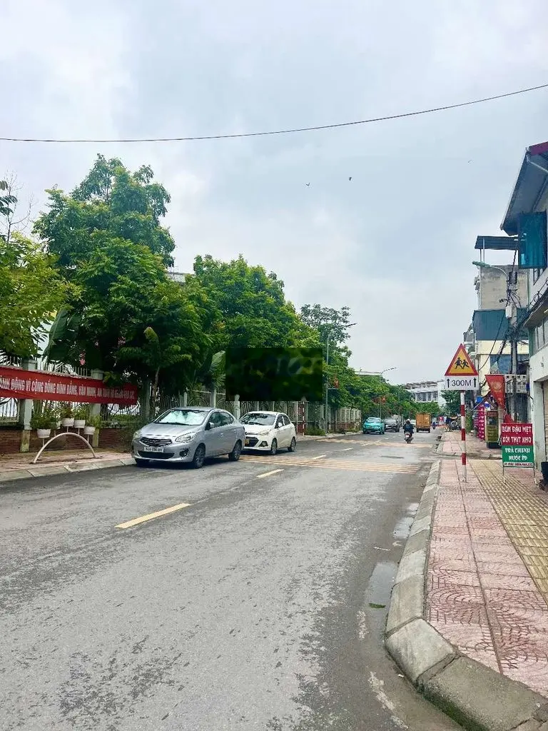 Cực hiếm lô đất Phú Diễn, ô tô đỗ cửa, 30m ra phố, 45m2 có 5.3 tỷ.