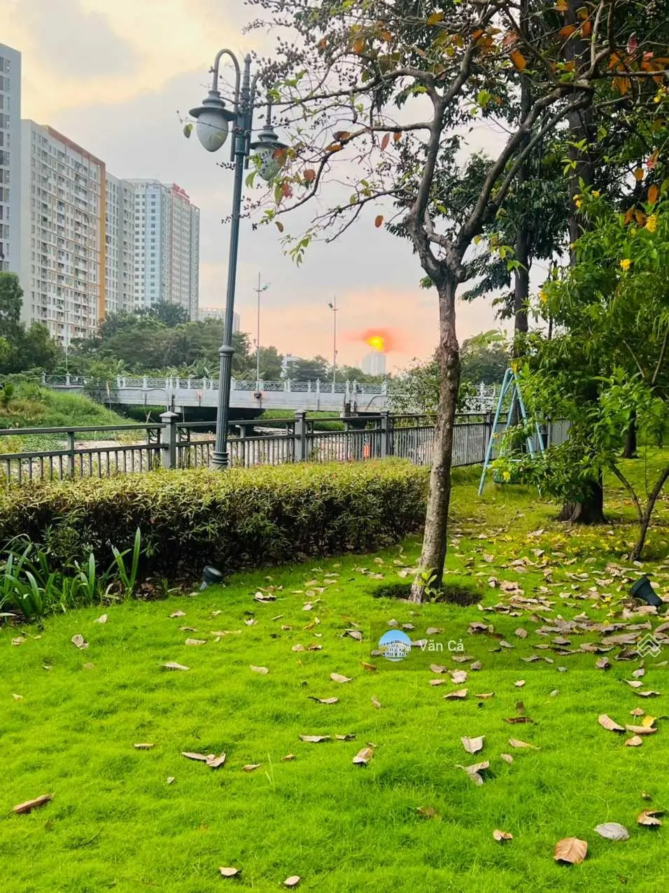 Cần bán gấp biệt thự sân vườn KĐT Lakeview City DT 8x20m, 2 lầu view sông giá 23 tỷ. LH 0907 860 ***