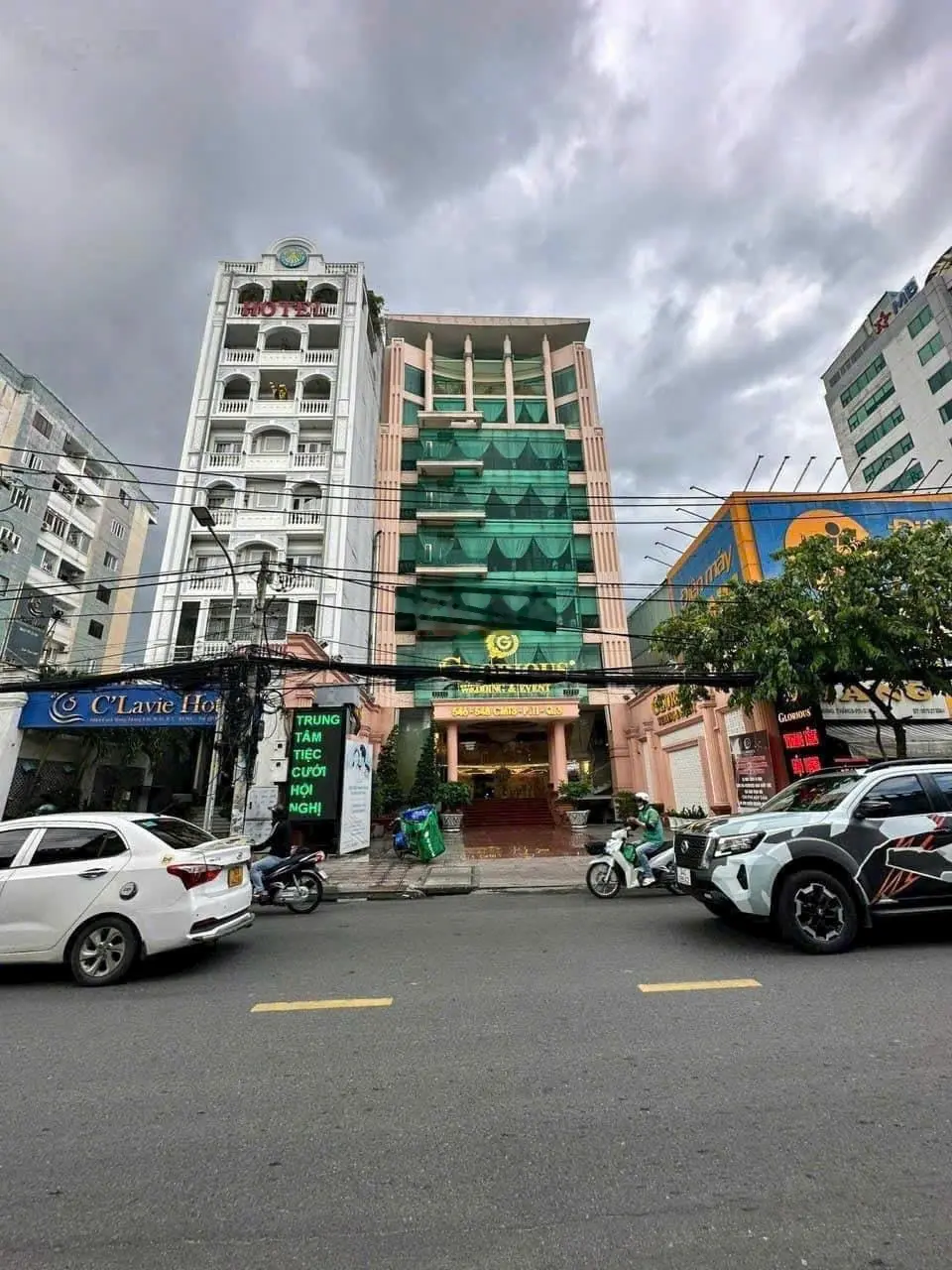 Bán tòa nhà siêu vị trí mặt tiền khu sân bay - DT: 9 x 24m - hầm + 6 tầng - giá bán: 37.8 tỷ TL