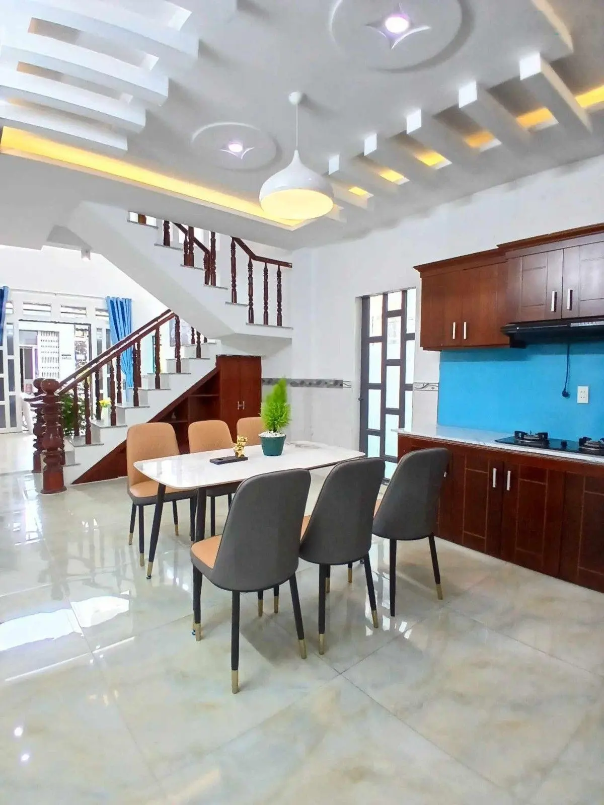 Nhà giá rẻ - 67m - 4 tầng - hẻm 7m - chủ gấp bán giảm 200t riệu còn 4.7 tỷ.ngay hiệp thành q.12