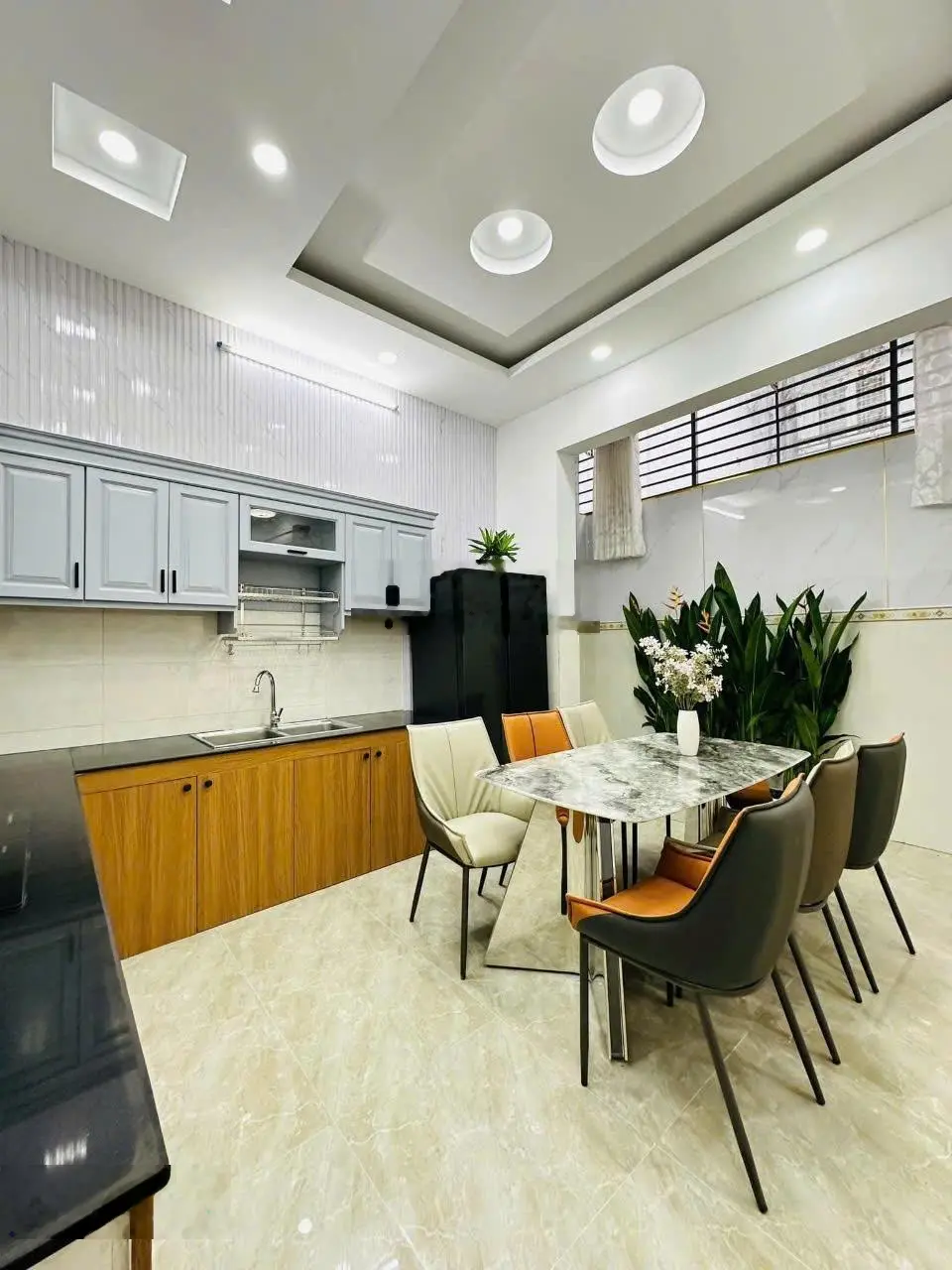 Bán gấp nhà HXH Lê Quang Sung, 4 tầng BTCT, 5 PN 4 WC, chỉ 30m ra mặt tiền, gần chợ Bình Tây