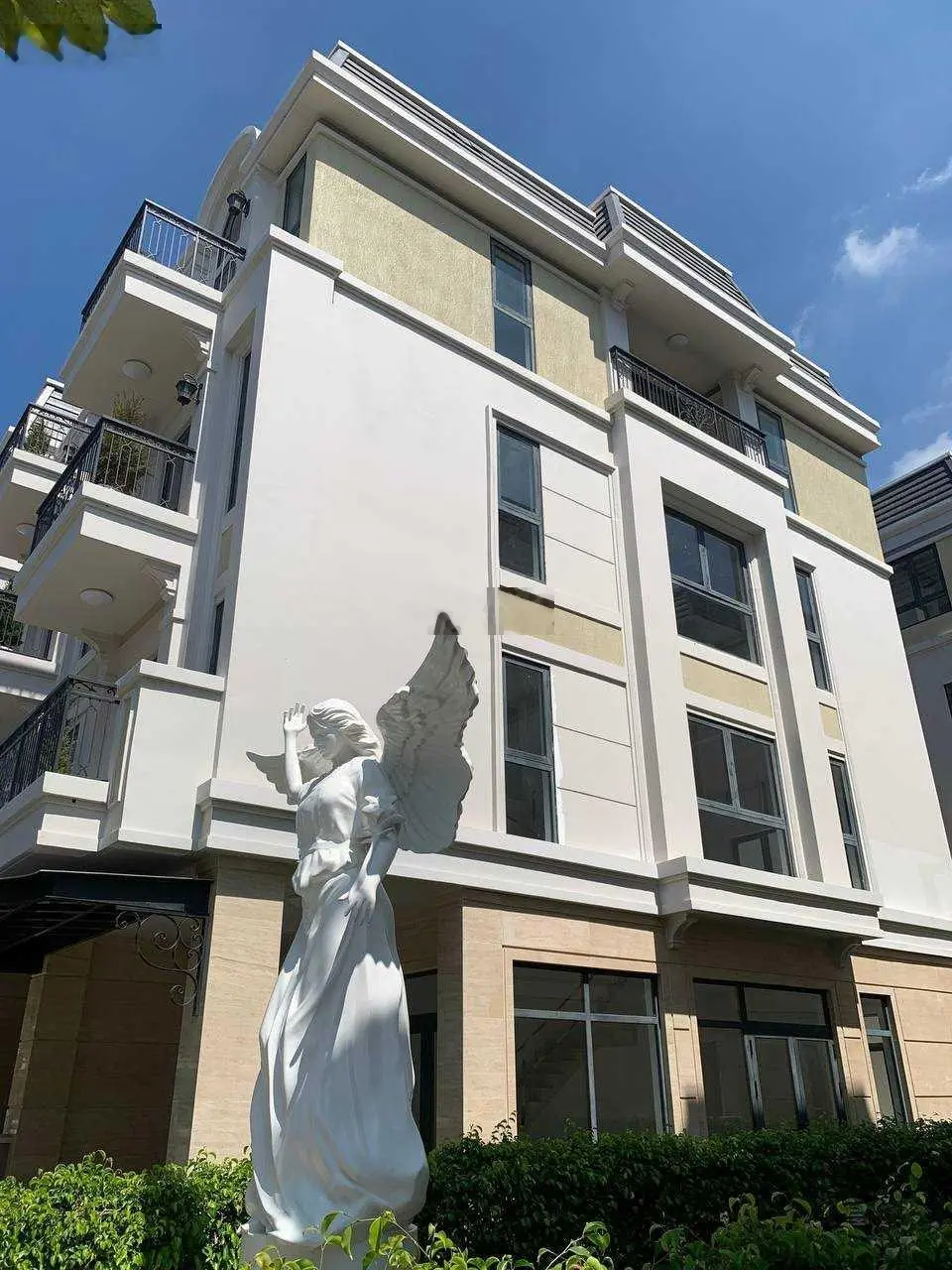 Giá gốc CĐT chiết khấu 2,7tỷ - 6tỷ, Chỉ 15.5 tỷ/ căn đã có sổ hồng, nhận nhà. Pkd CĐT 0911 011 ***