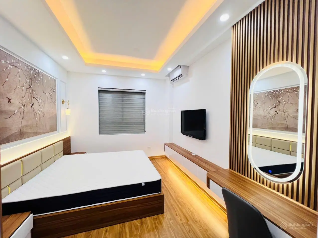 Cần bán căn hộ 3 phòng ngủ giá ~5,5 tỷ tại The Garden Hills 99 Trần Bình