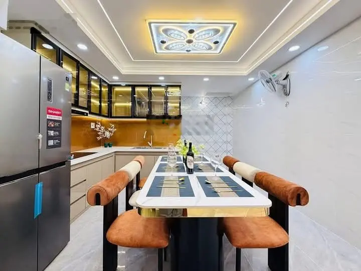 Bán gấp nhà 1/ Lê Thị Bạch Cát , P11 , Q11. DT 114m2 giá 4 tỷ 9.Sổ hồng riêng