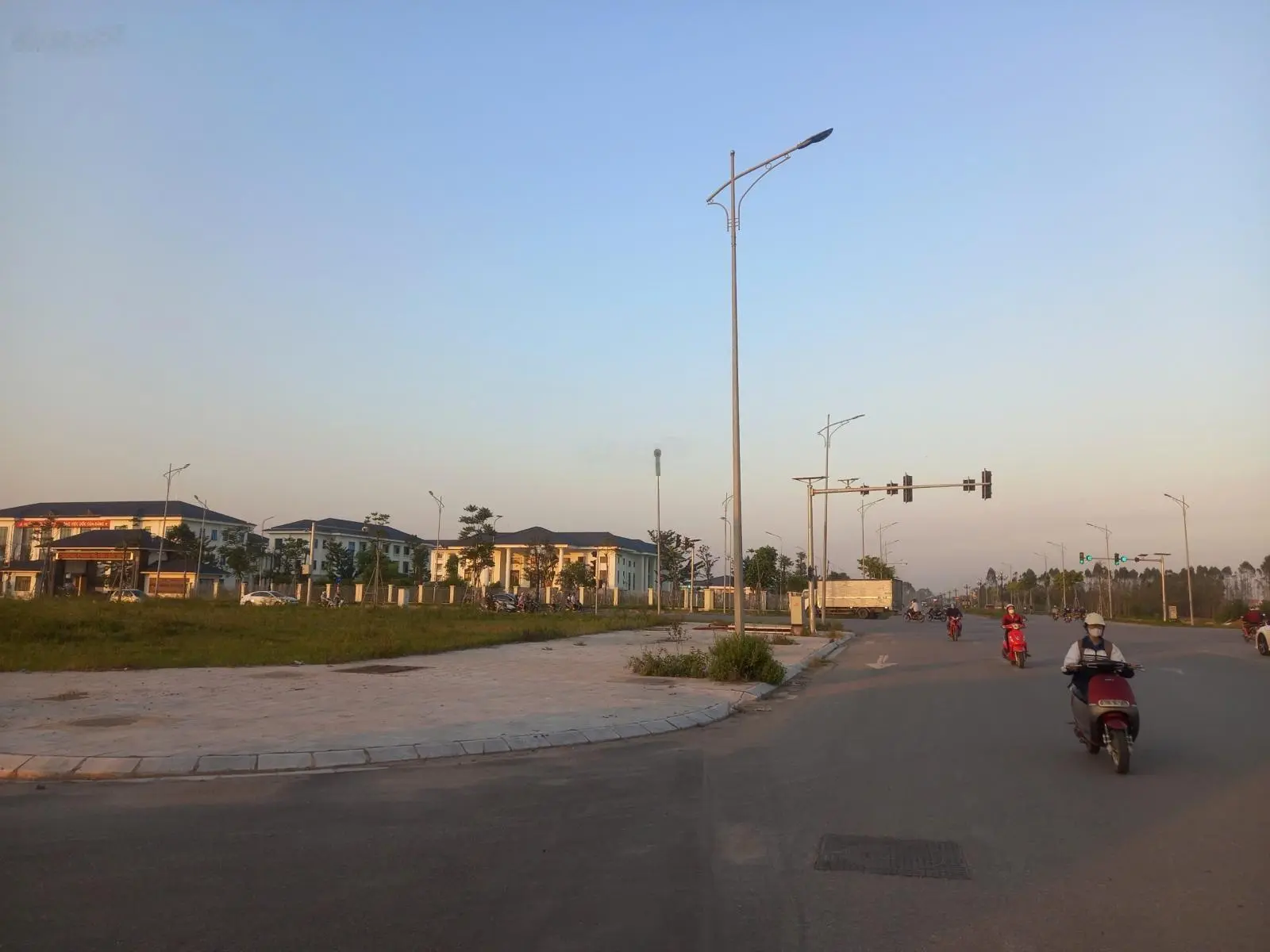 Bán lô tôn đức thắng - bigc bắc giang 108,5m2, giá hơn 7 tỷ, mặt tiền 7m, đường đôi 4 làn xe